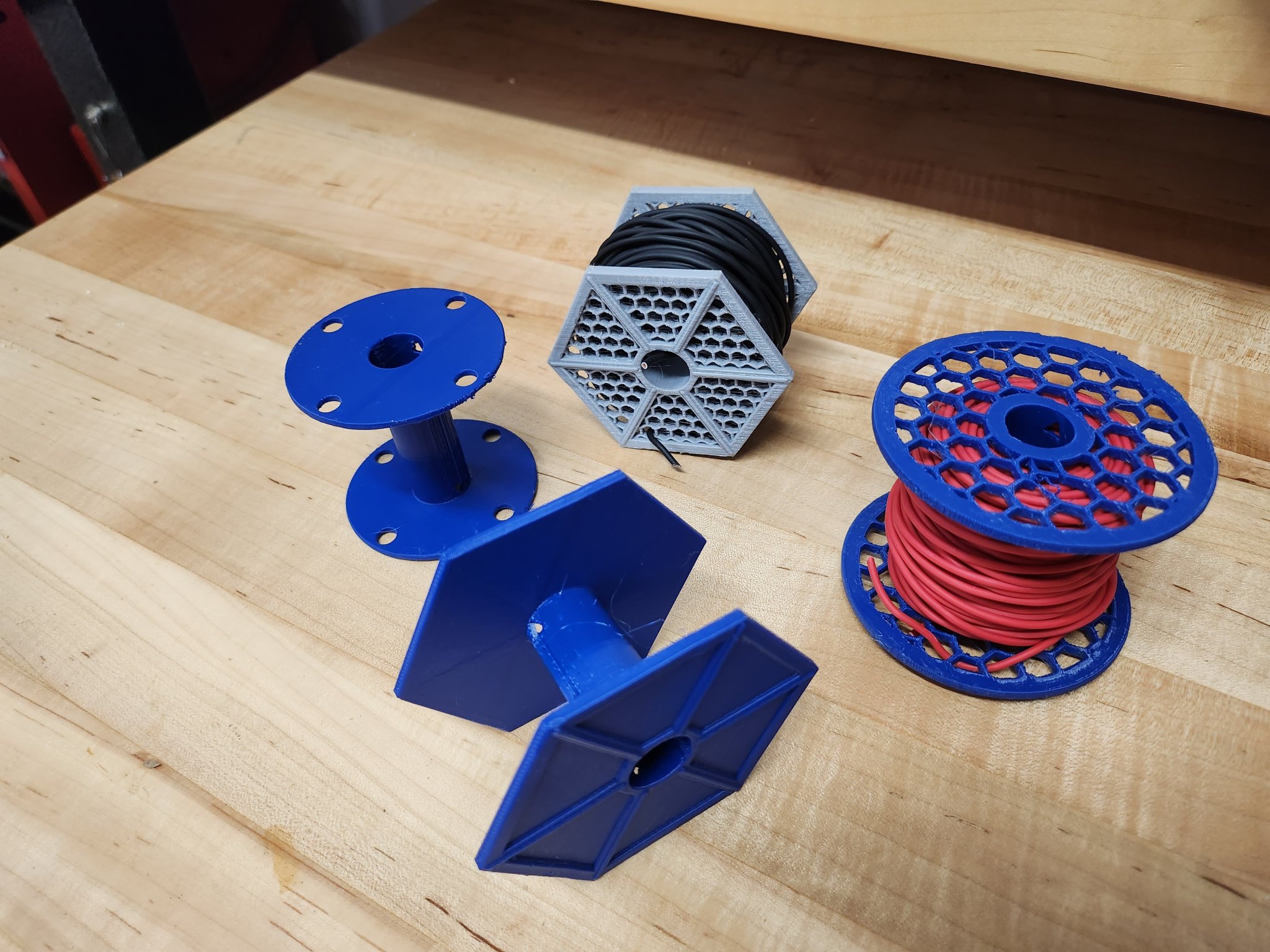 Cuộn dây đa năng kiểu Tie Fighter cho máy in 3D