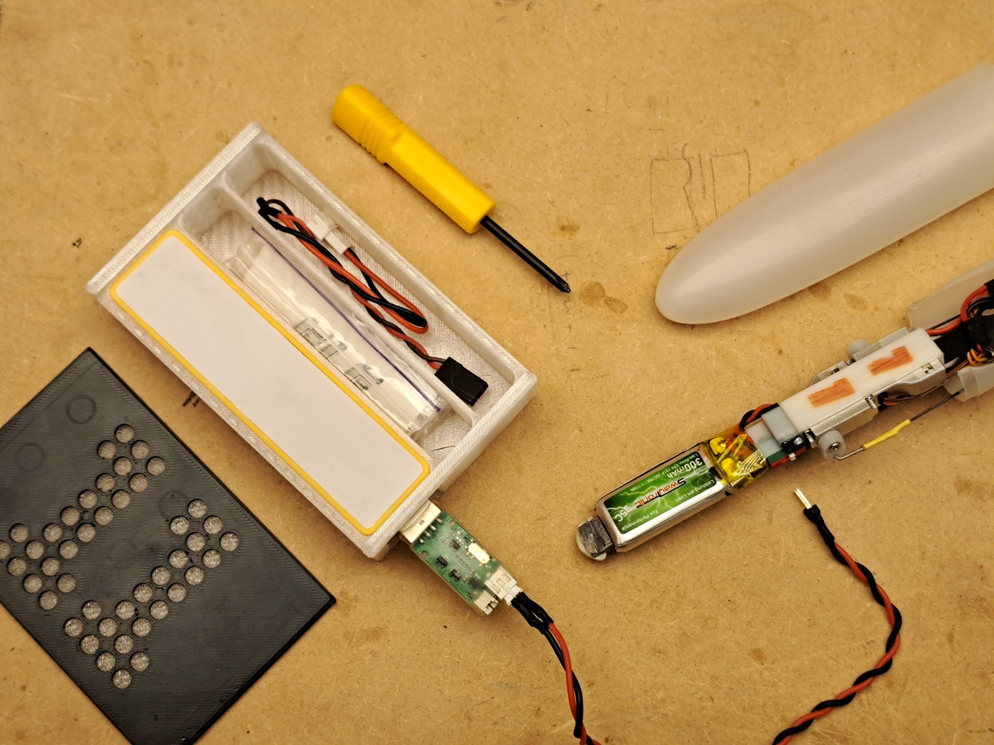 Hộp công cụ và pin dự phòng cho ELF DLG Vladimir