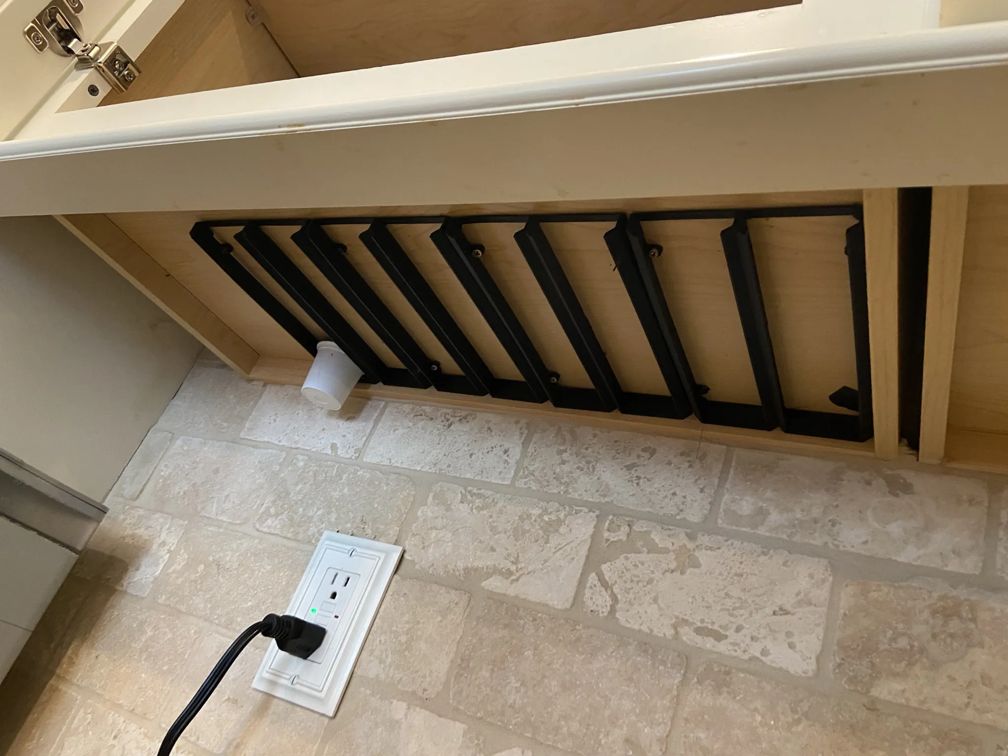 Giá đỡ K-Cup lắp dưới tủ bếp cho máy pha Keurig