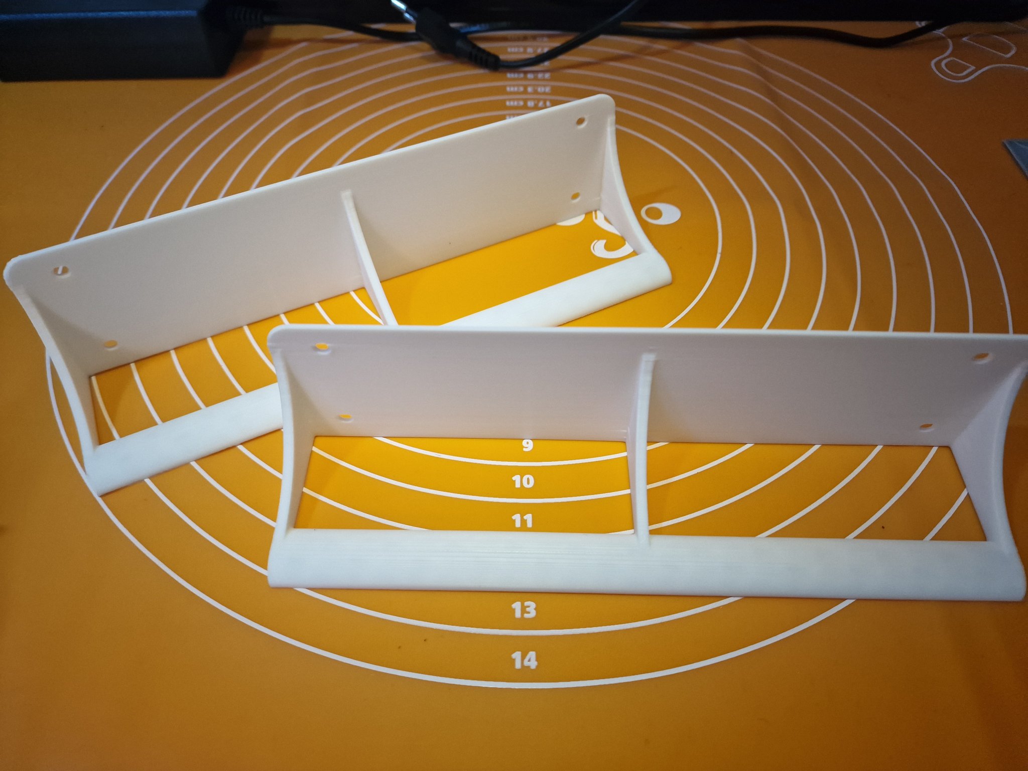 Giá đỡ chai xịt 4 ngăn cho gia đình