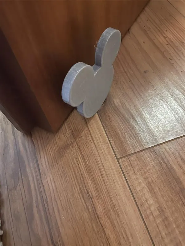 Giá đỡ cửa hình chuột Mickey với tai đáng yêu