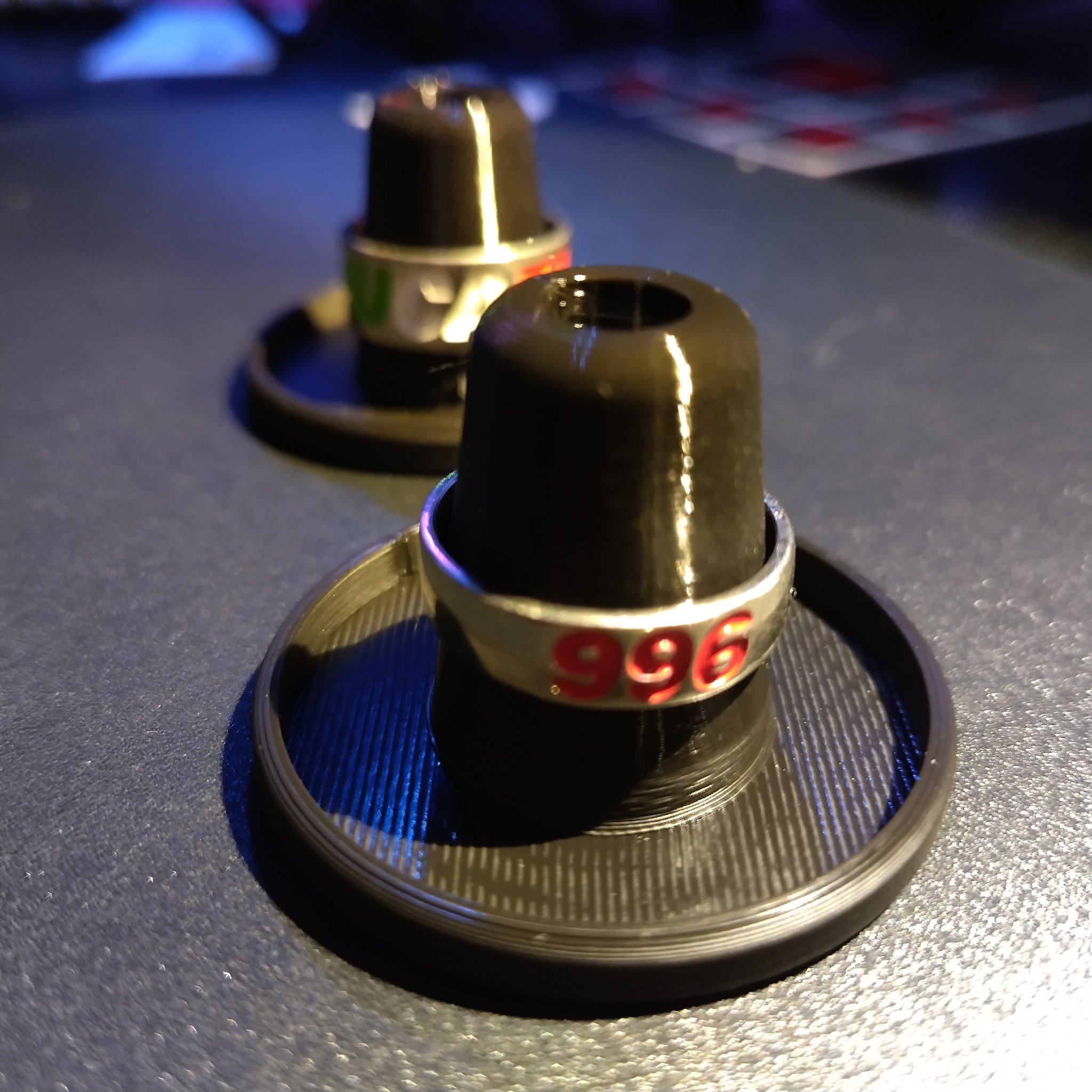 Giá đỡ nhẫn trang trí cho bàn làm việc