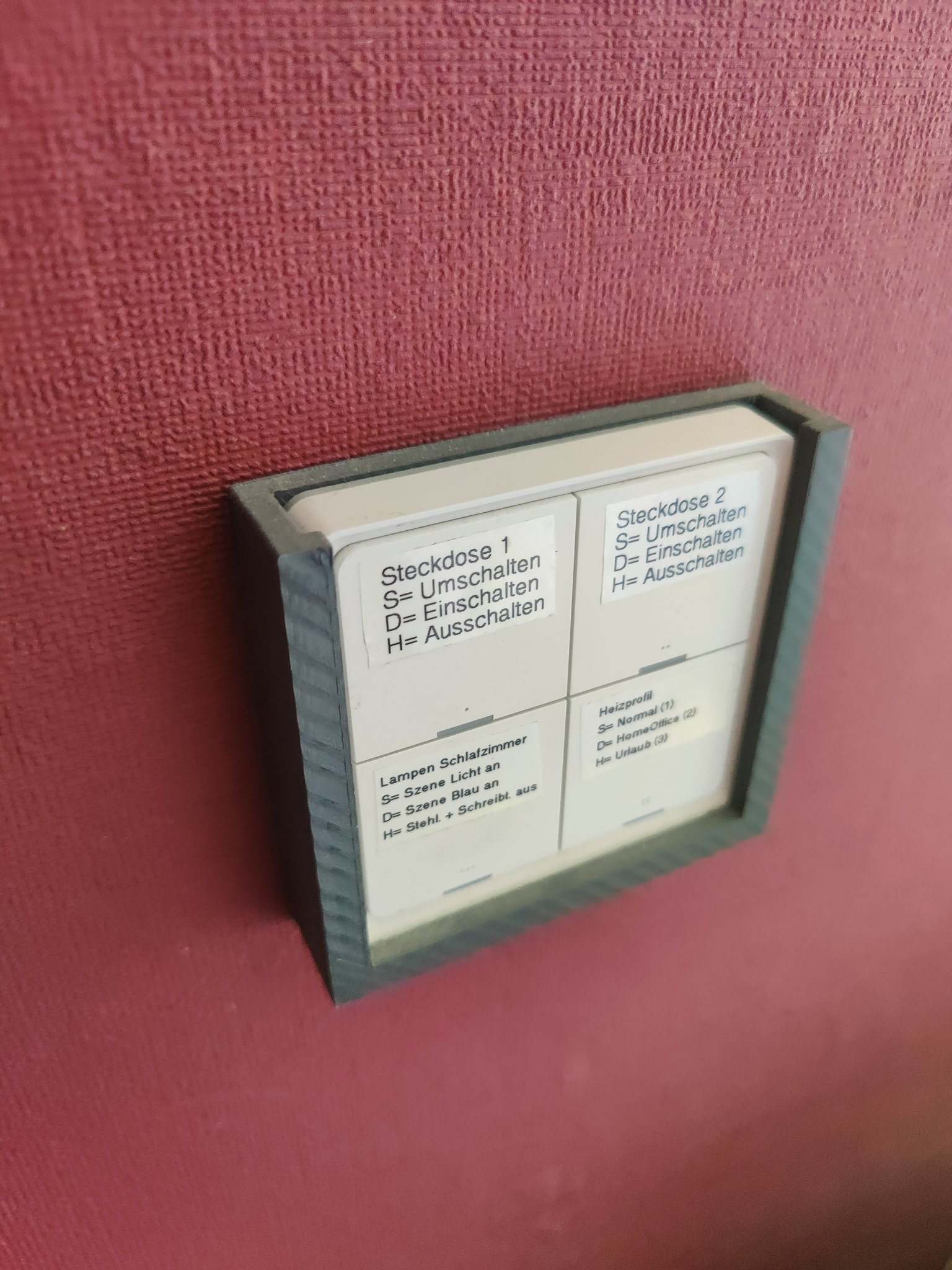 Giá đỡ tường đơn giản cho công tắc Tuja 4-gang ESW-0ZAA-EU