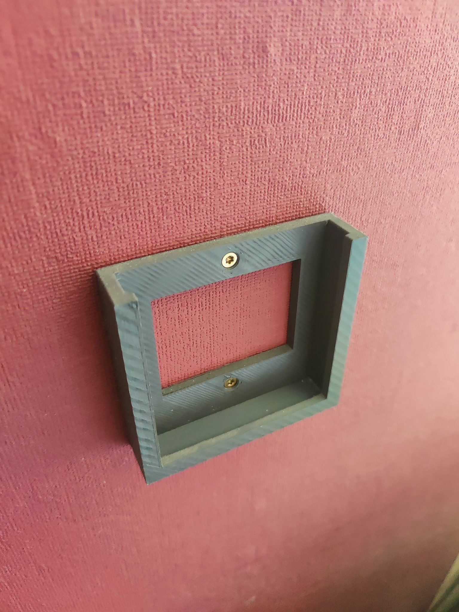 Giá đỡ tường đơn giản cho công tắc Tuja 4-gang ESW-0ZAA-EU