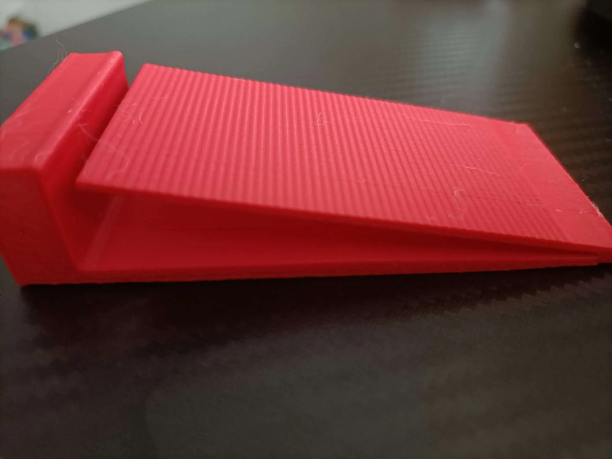 Chặn cửa đơn giản với cấu trúc chống trượt