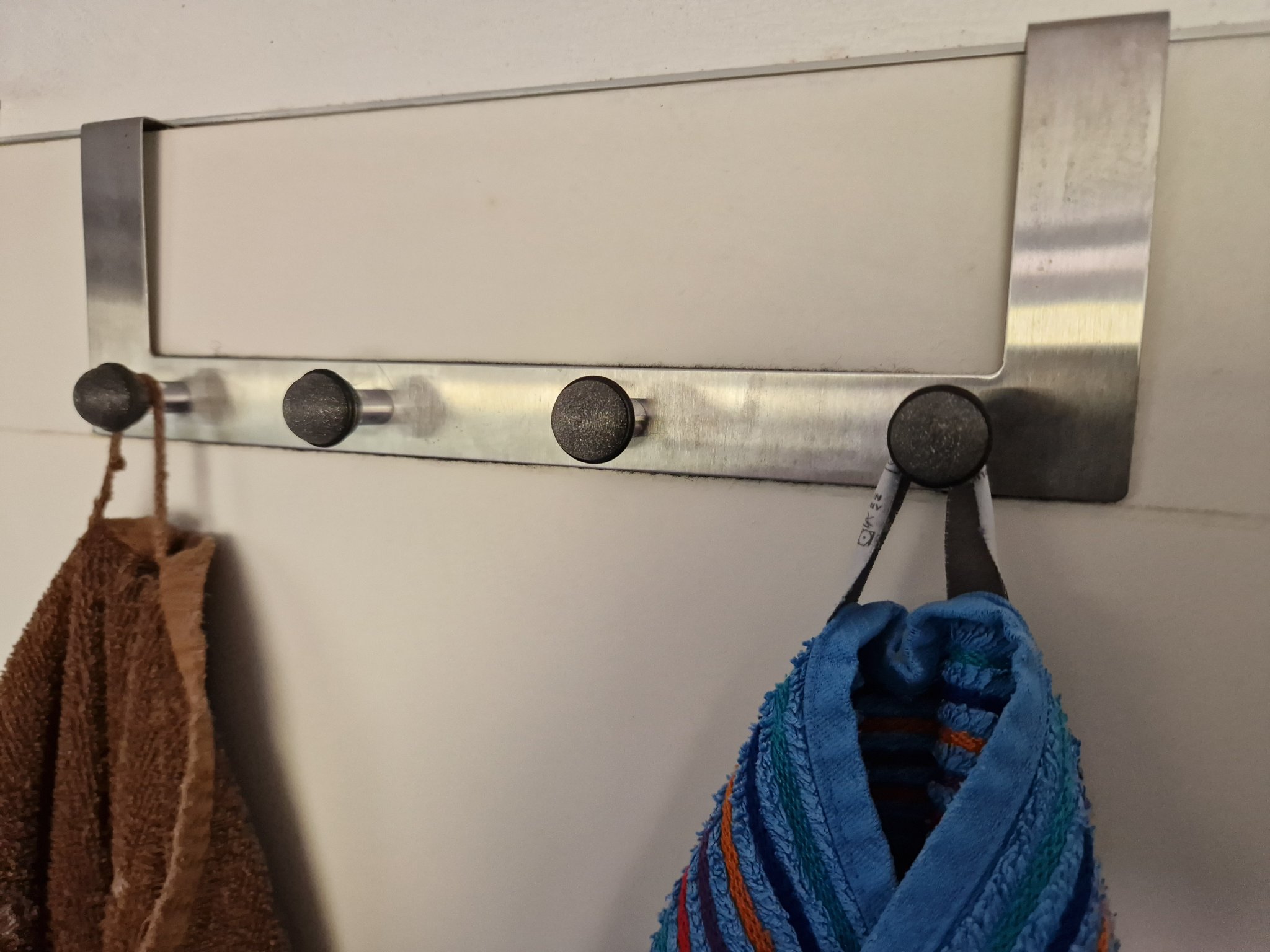 Giá treo móc cửa với thiết kế cải tiến chống rơi