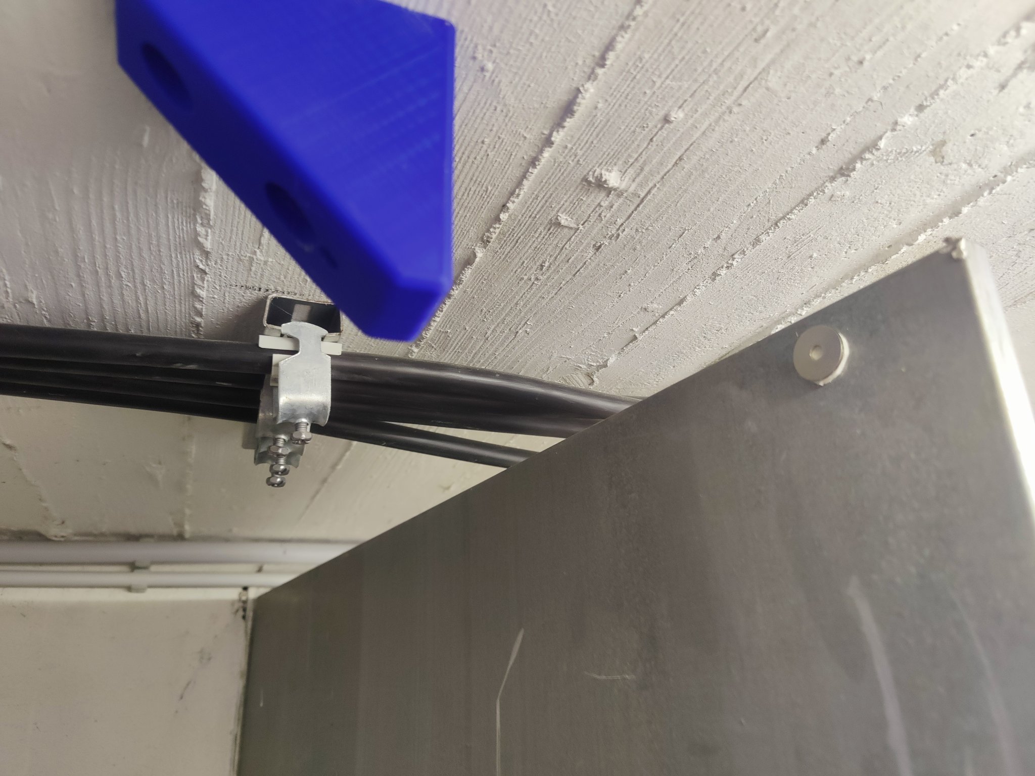 Giá đỡ cửa với nam châm giữ cửa mở