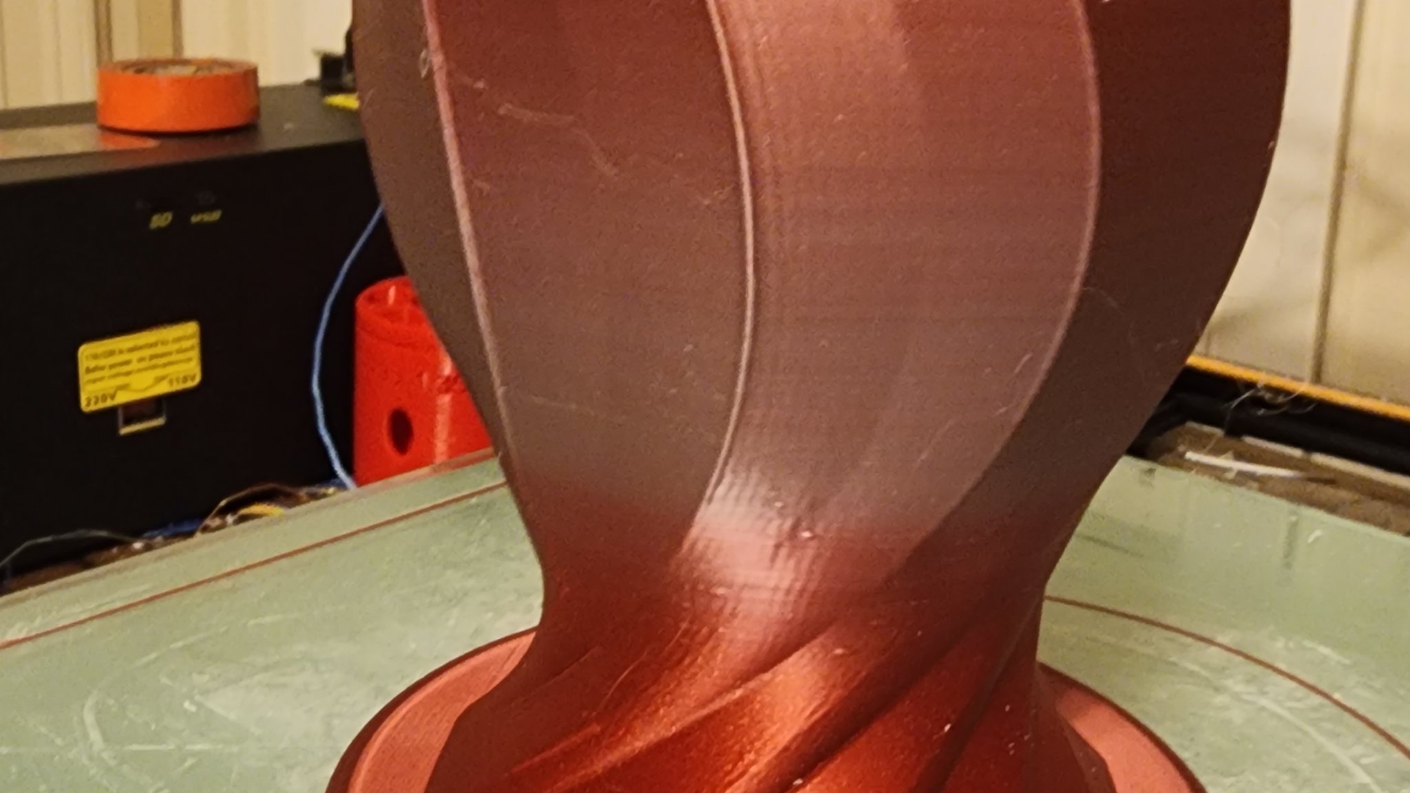 Bình hoa xoắn độc đáo cho trang trí nội thất