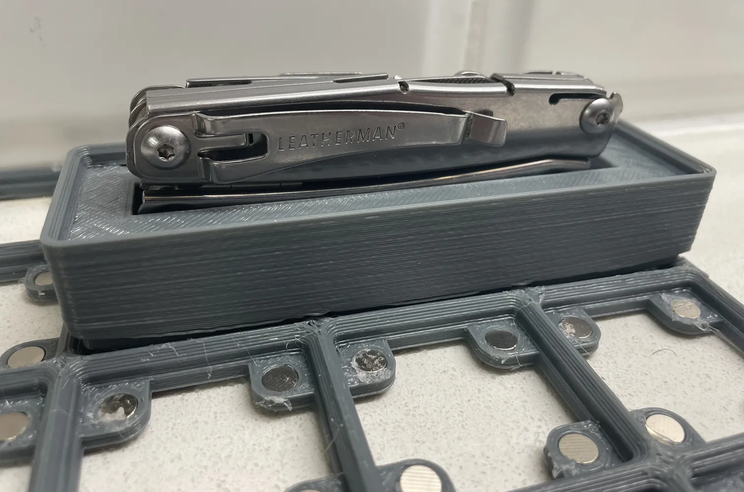 Giá đỡ Leatherman Rev cho hệ thống Gridfinity