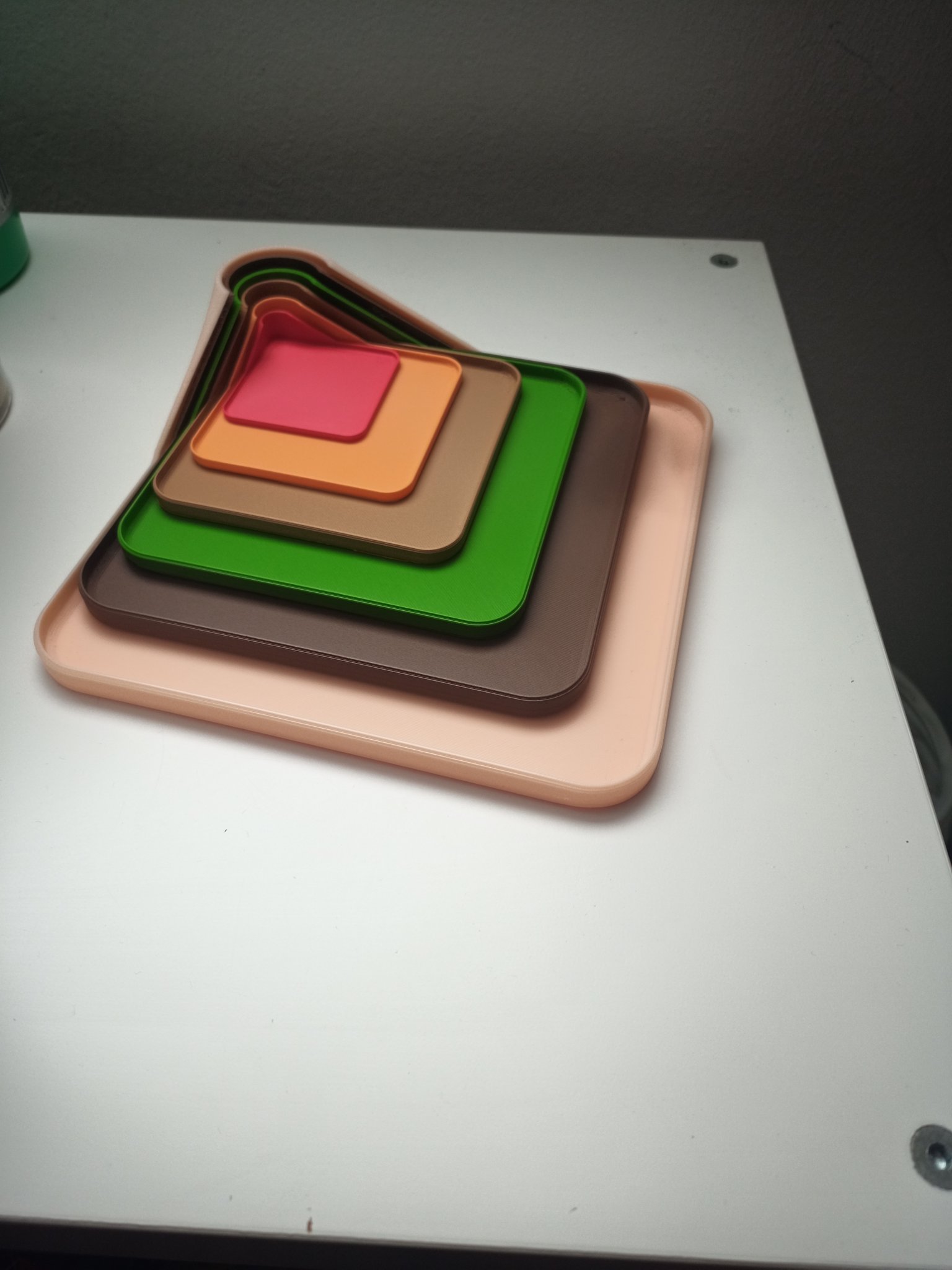 Khay phân loại và đổ chất lỏng với tay cầm tiện lợi