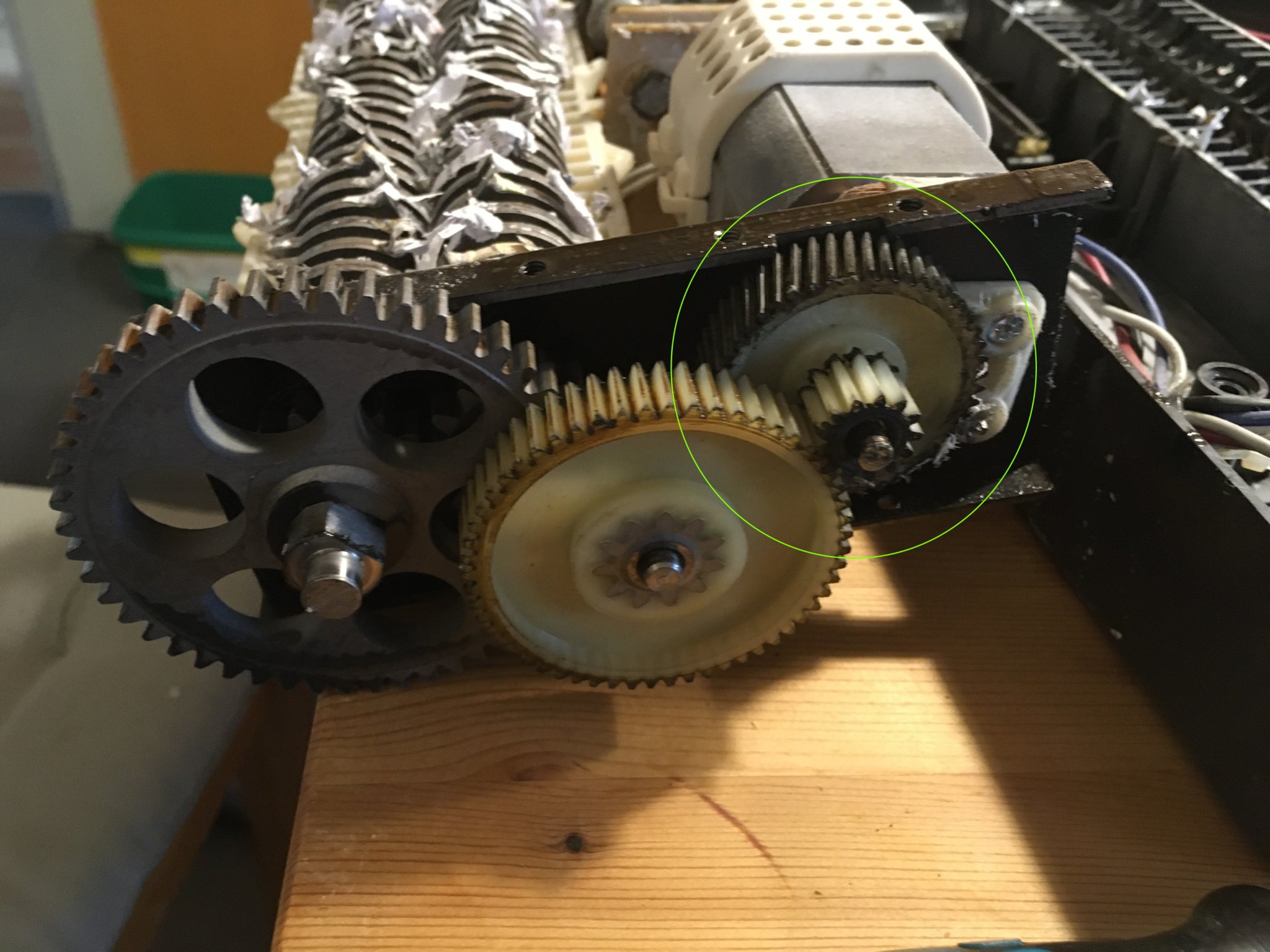 Pinion thay thế cho máy hủy tài liệu Hama CC718L