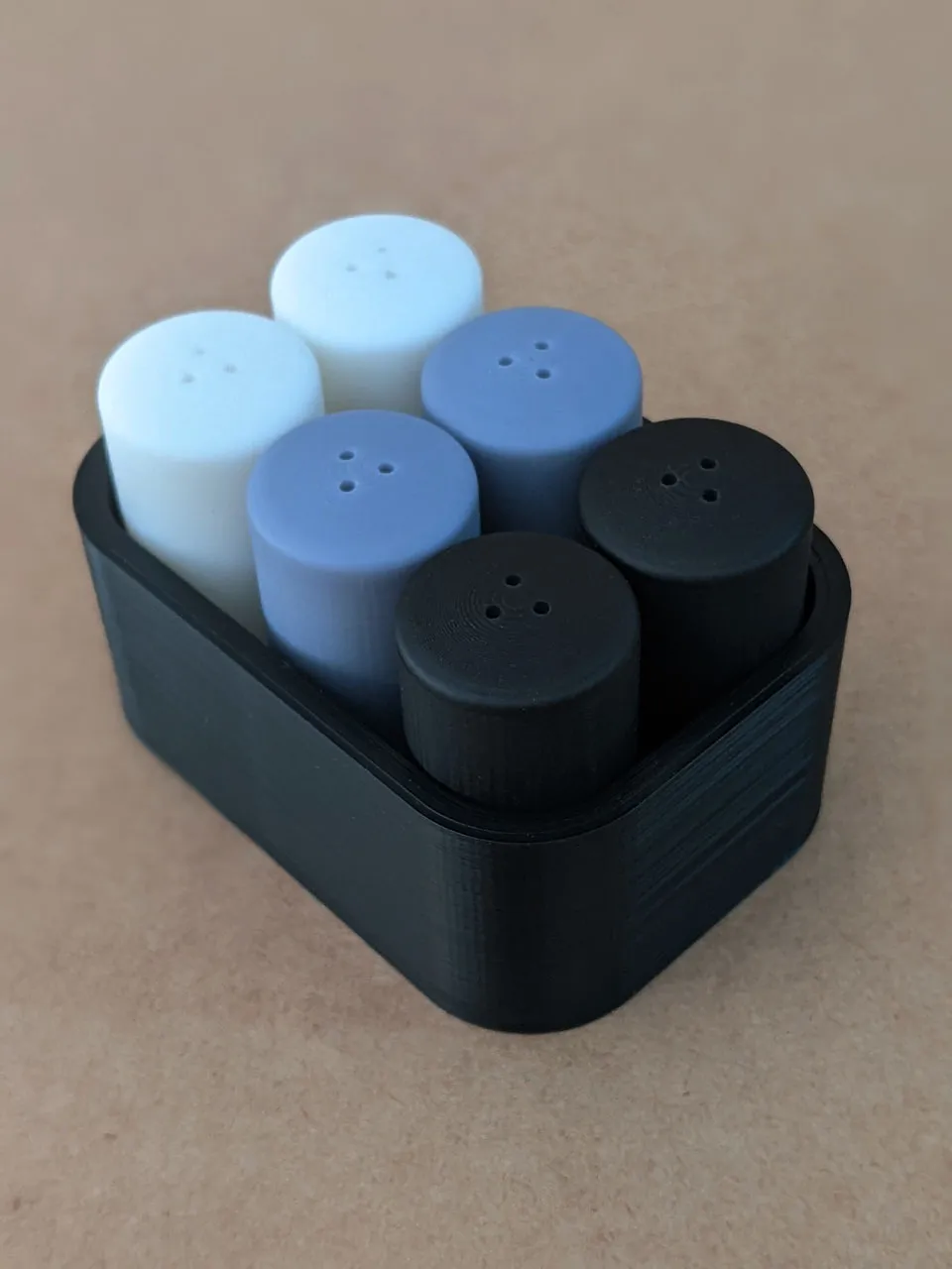 Chai muối nhỏ cho bữa sáng tiện lợi