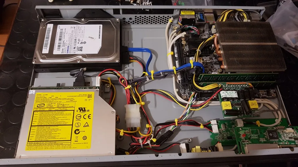 Giá đỡ ổ cứng 3,5" cho cabinet HTPC Hiper