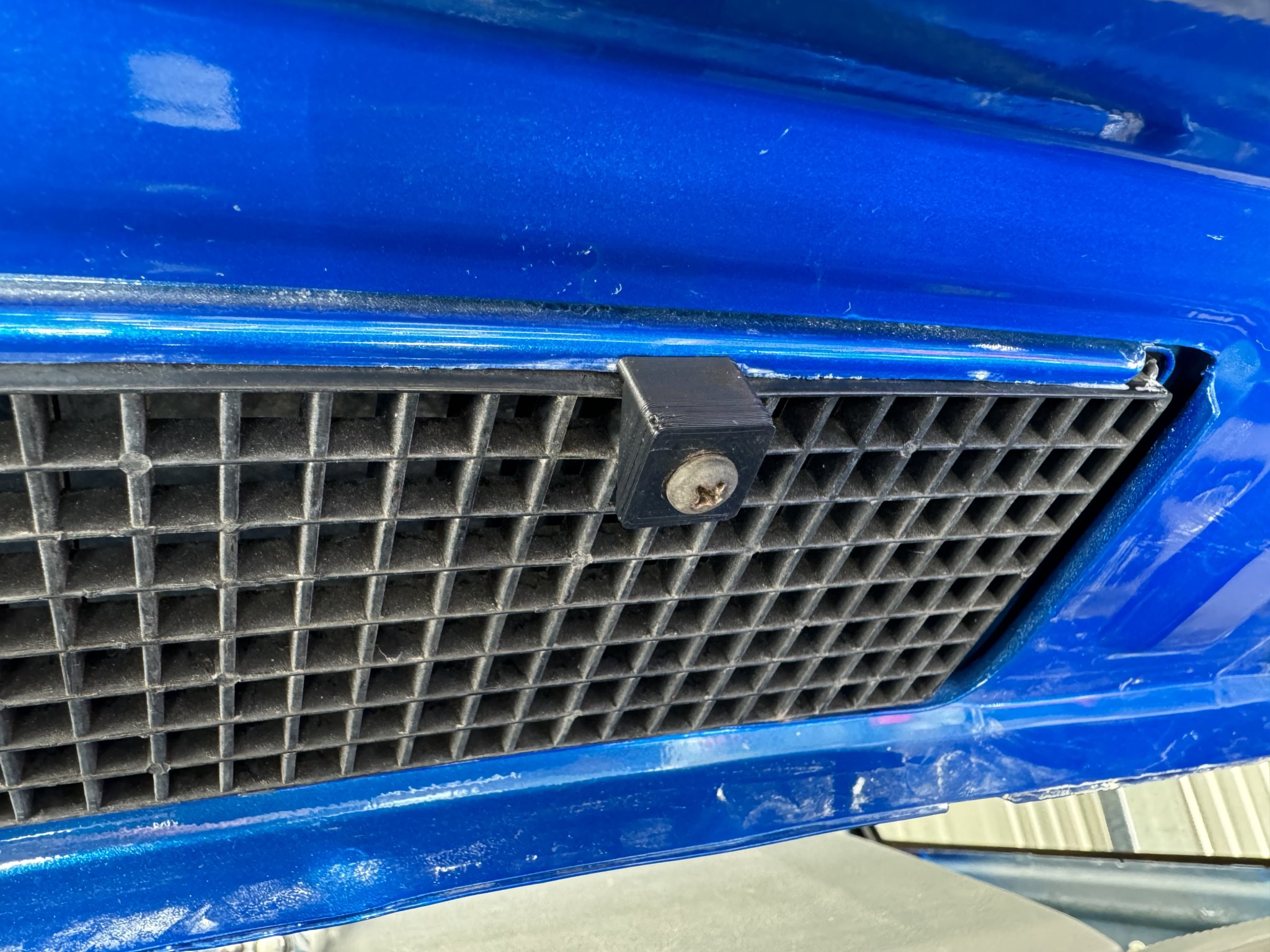 Kẹp lưới nắp ca-pô Holden VH VK thay thế