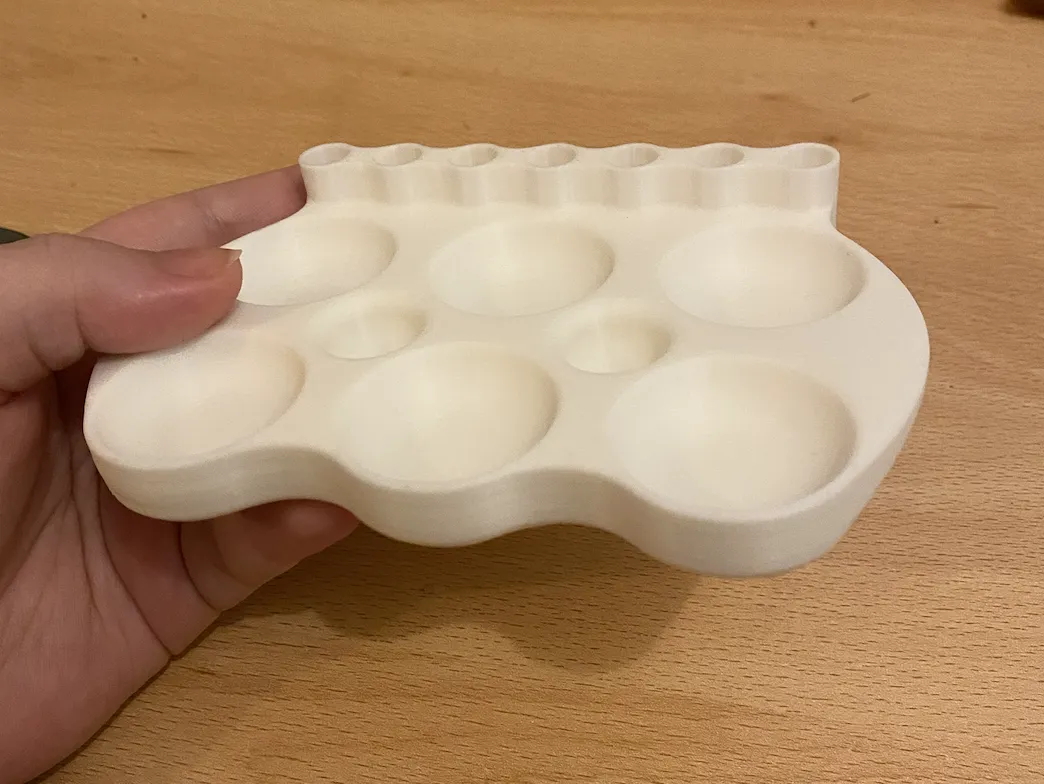 Giá đỡ bảng màu và cọ vẽ tiện lợi không cần hỗ trợ