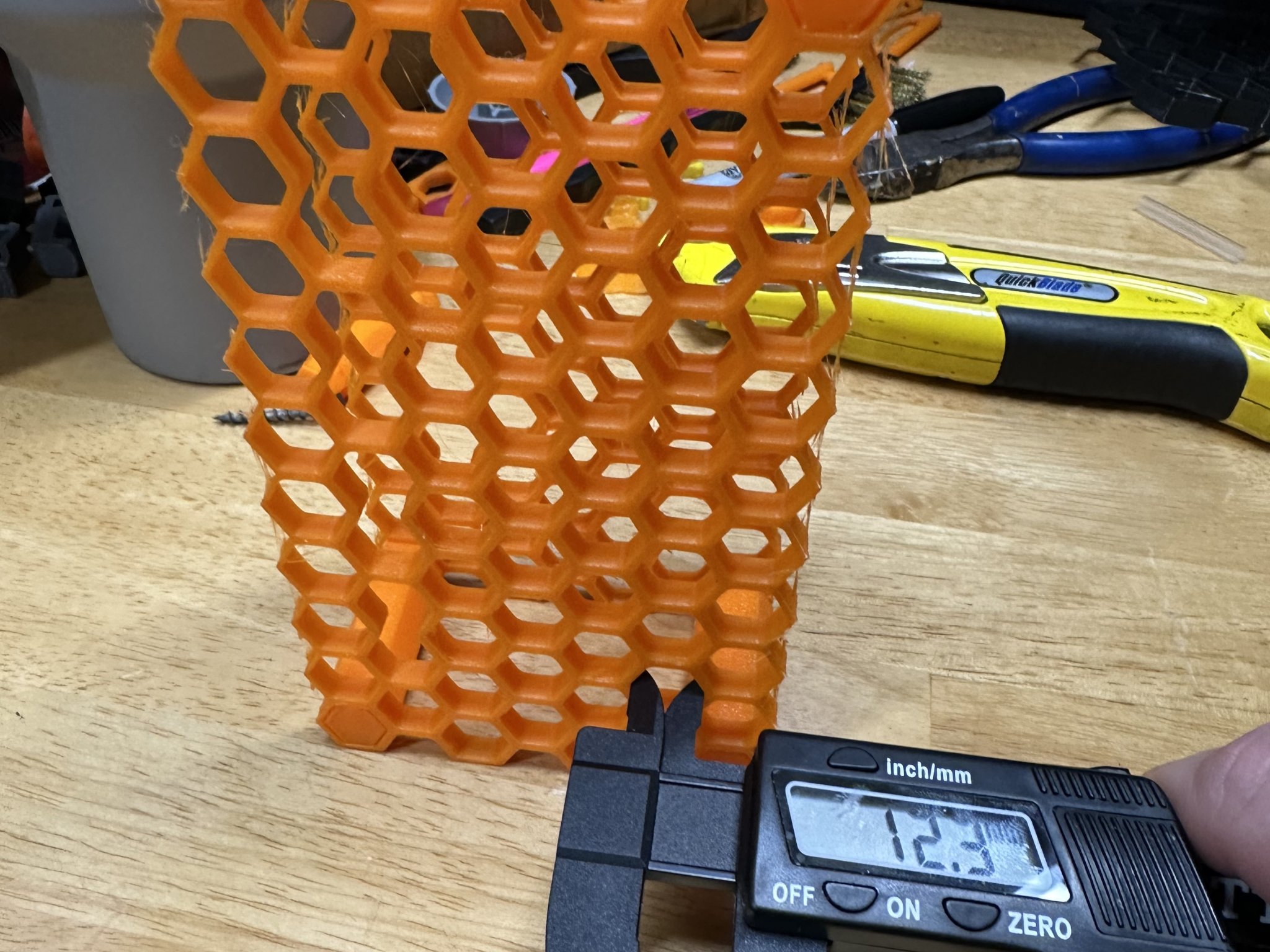 Giá đỡ cọ vẽ hình tổ ong cho nghệ sĩ