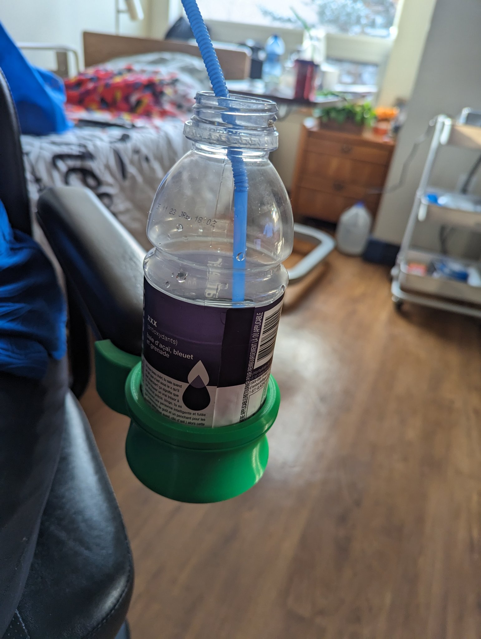 Giá đỡ cốc cho xe lăn điện GoChair của Pride Mobility