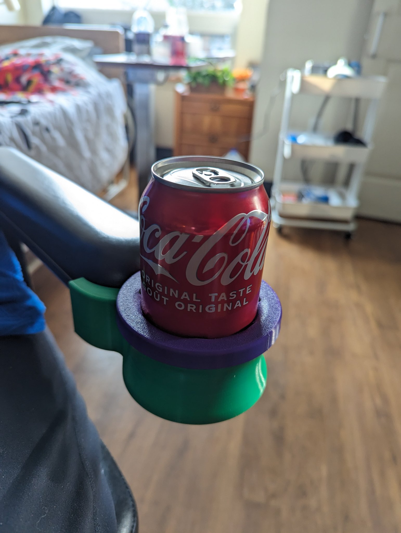 Giá đỡ cốc cho xe lăn điện GoChair của Pride Mobility