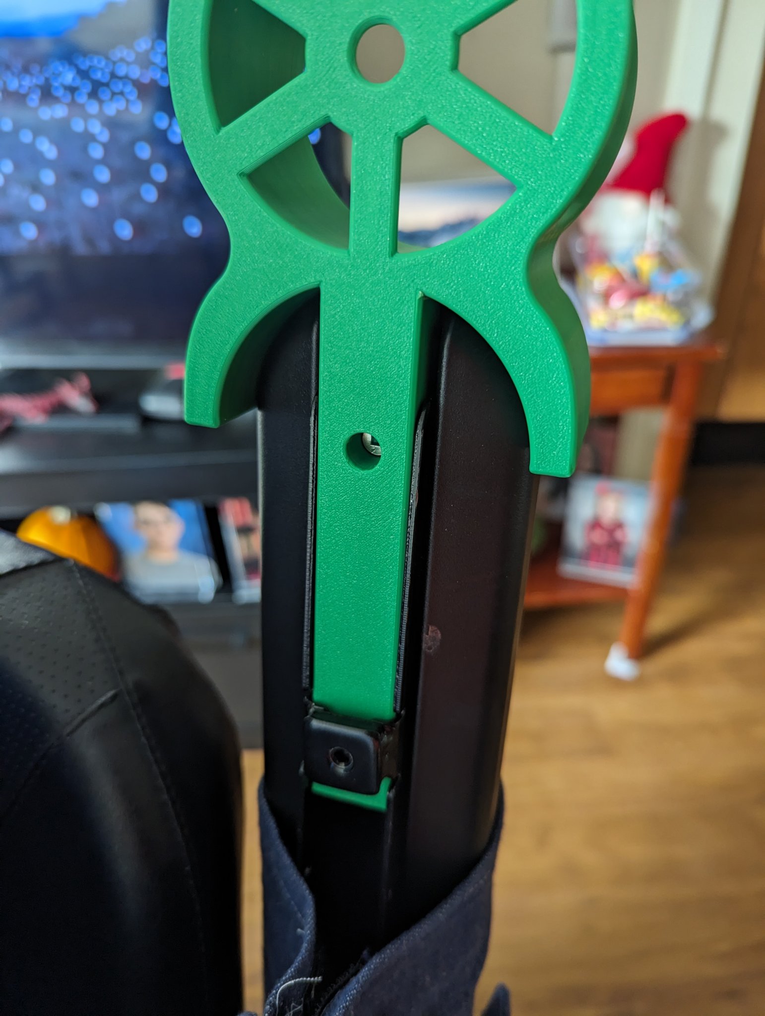 Giá đỡ cốc cho xe lăn điện GoChair của Pride Mobility