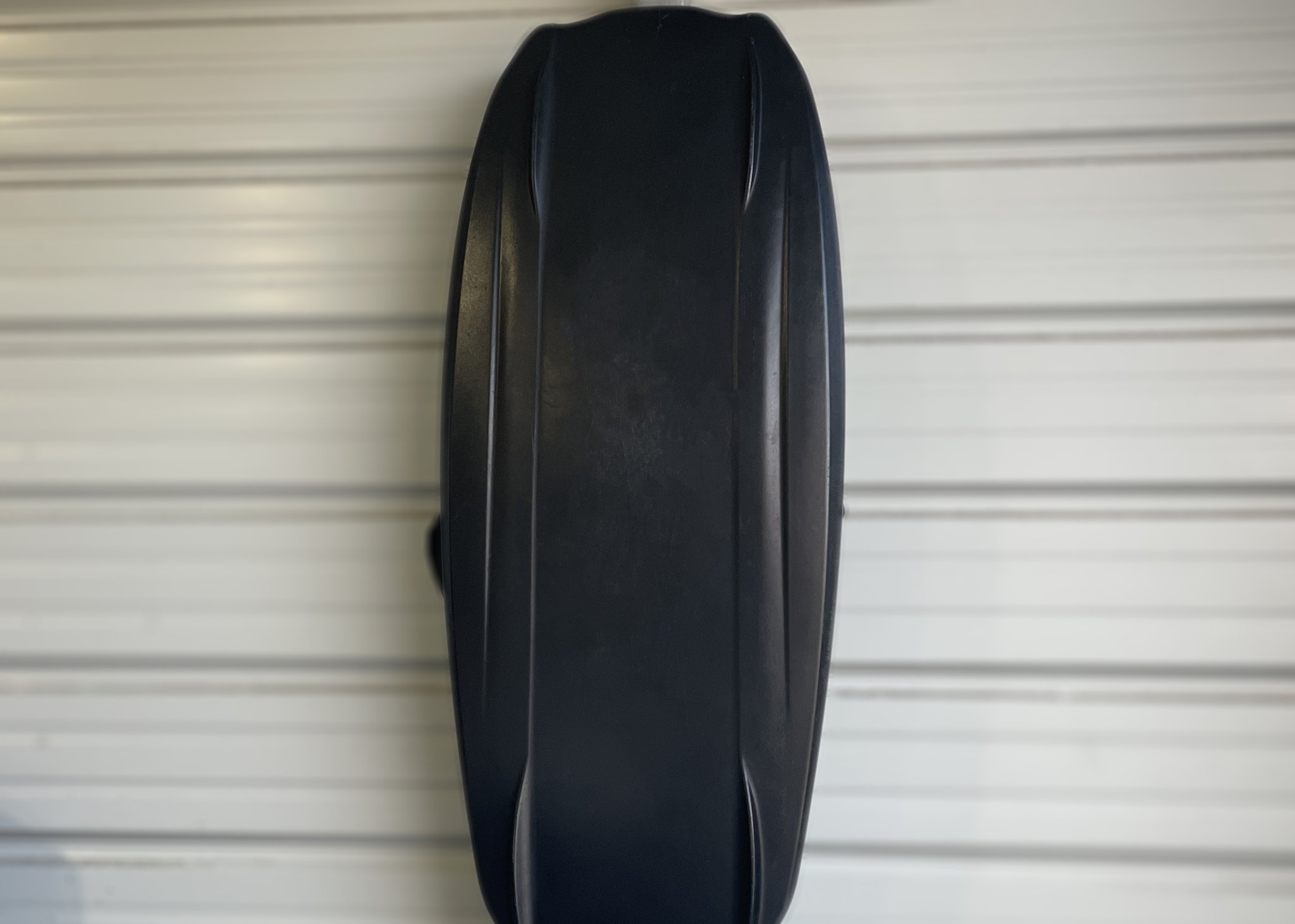 Giá treo kneeboard gắn tường với móc dây kéo