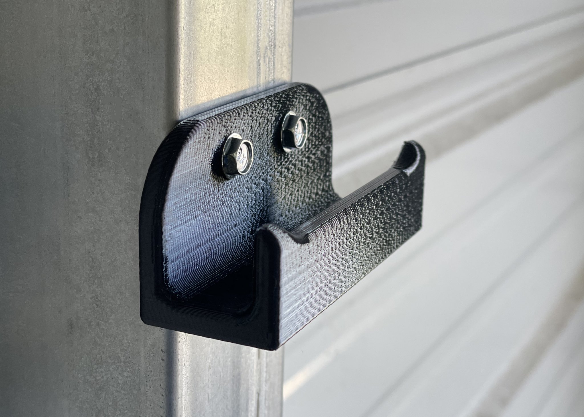 Giá treo kneeboard gắn tường với móc dây kéo