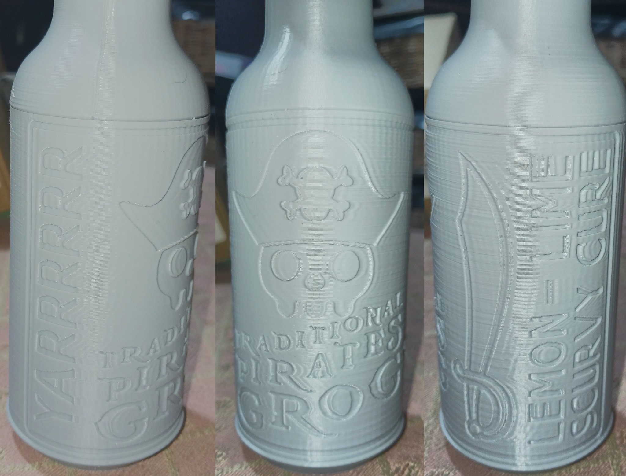 Giá đỡ tiền xu hình chai cướp biển truyền thống