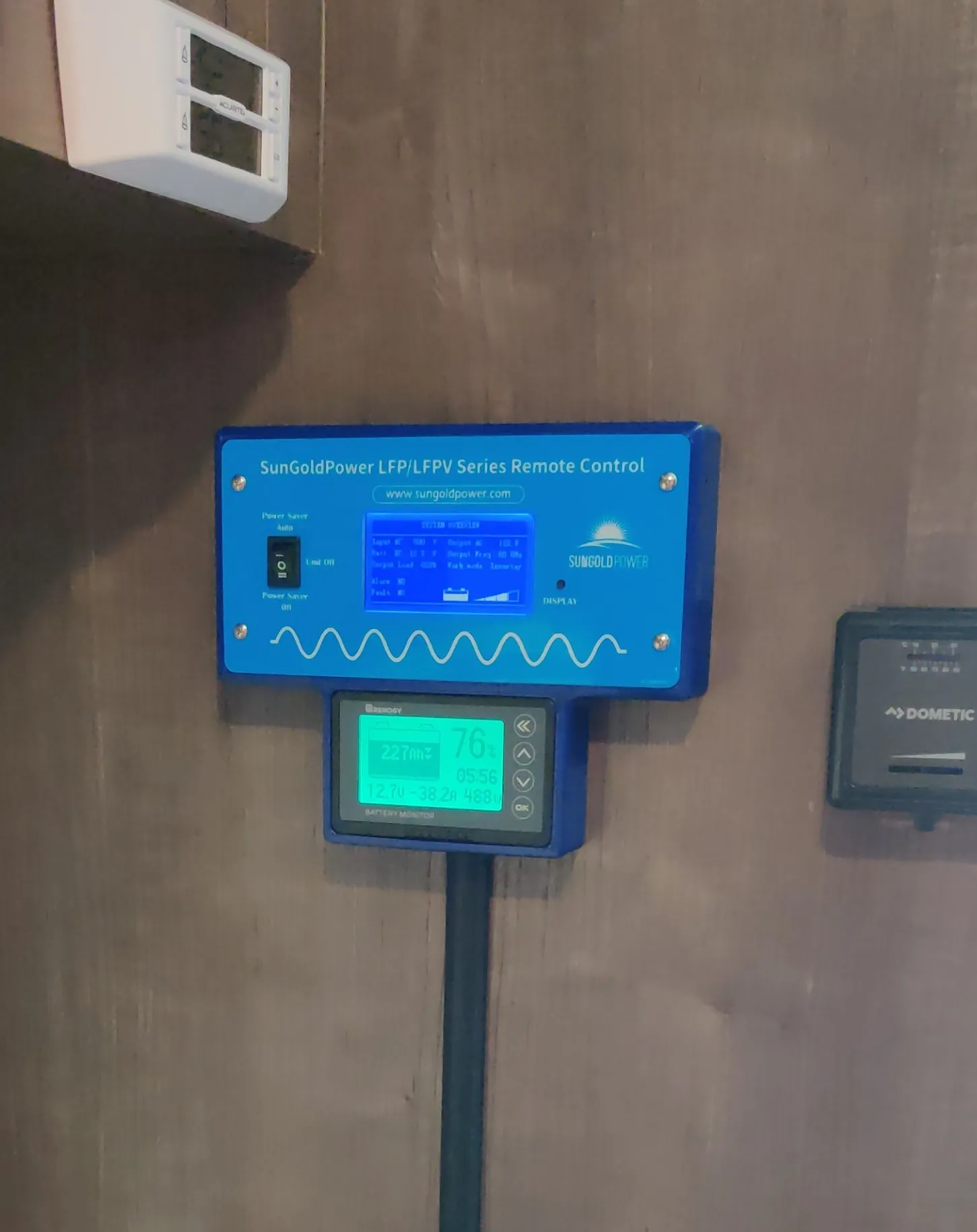 Giá đỡ màn hình hiển thị cho bộ inverter SunGoldPower và Renogy