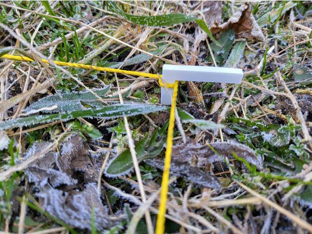 Cọc đánh dấu kích thước xây dựng trong vườn