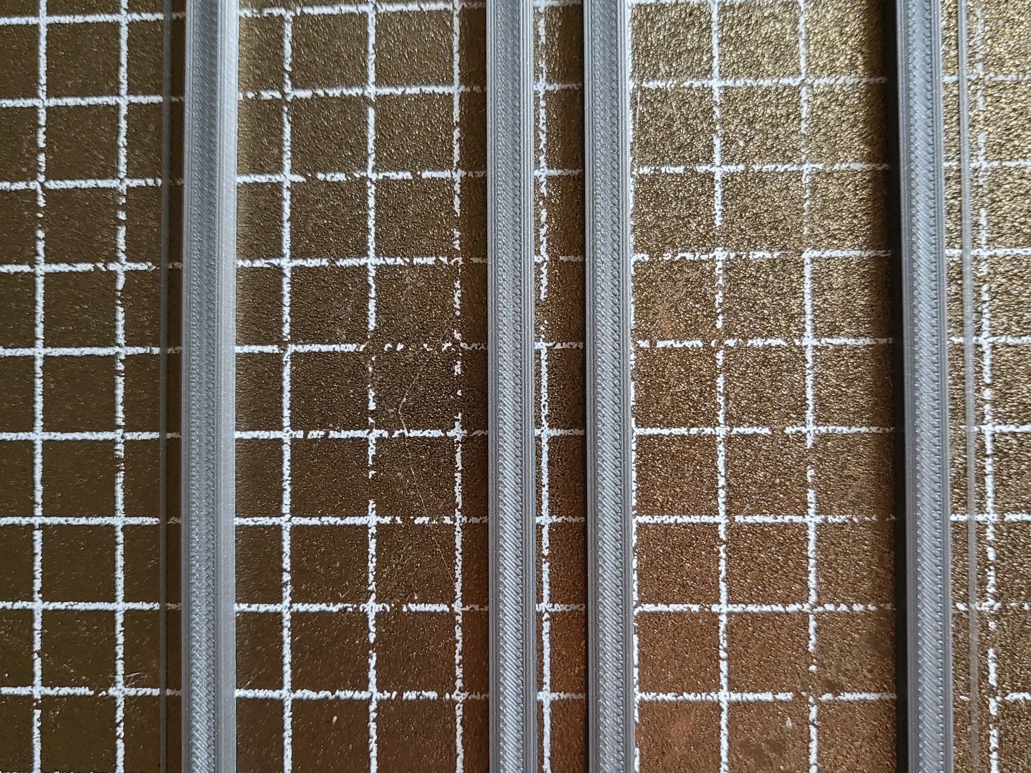 Cọc đánh dấu kích thước xây dựng trong vườn