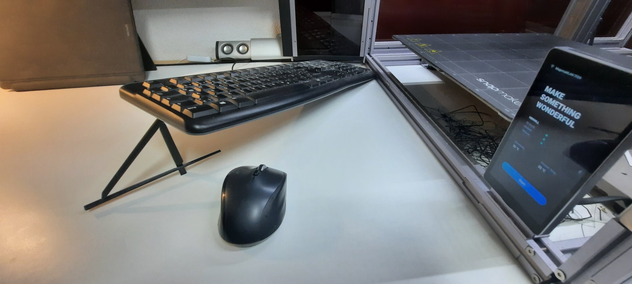 Bẫy chuột Figure Four độc đáo cho bàn làm việc