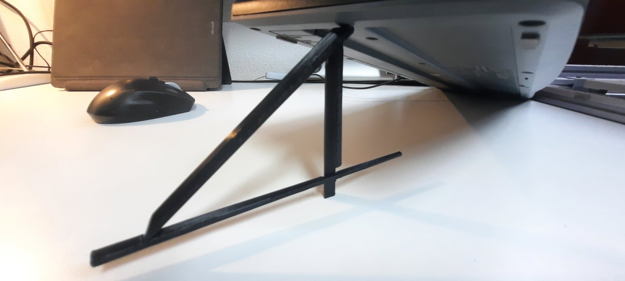 Bẫy chuột Figure Four độc đáo cho bàn làm việc