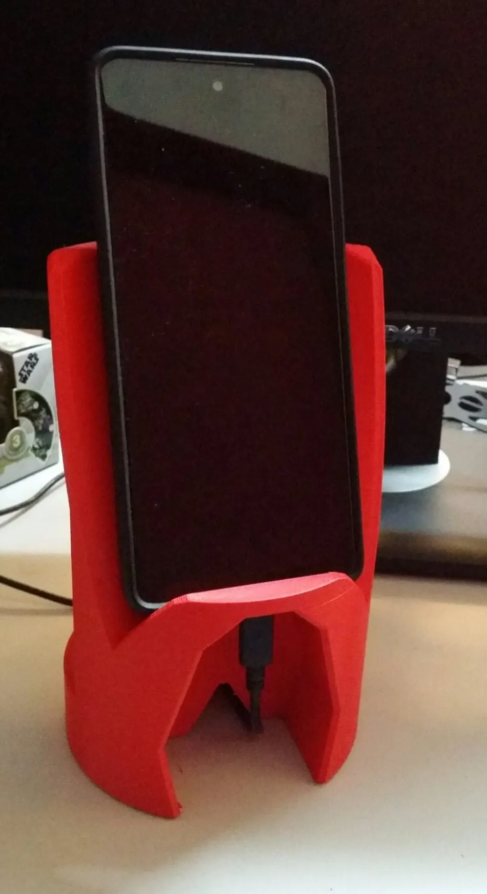 Giá đỡ điện thoại cao và ổn định cho bàn làm việc