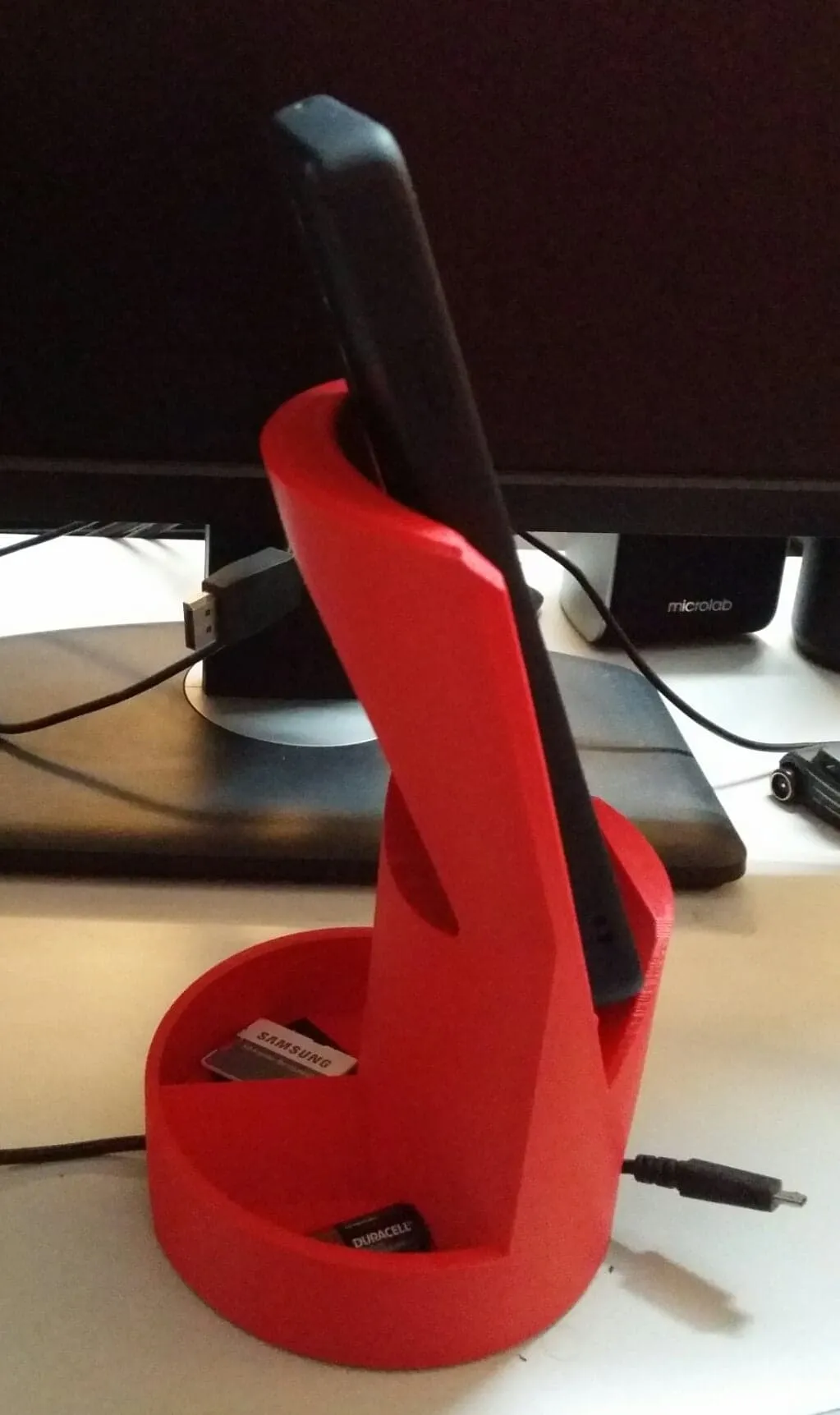 Giá đỡ điện thoại cao và ổn định cho bàn làm việc