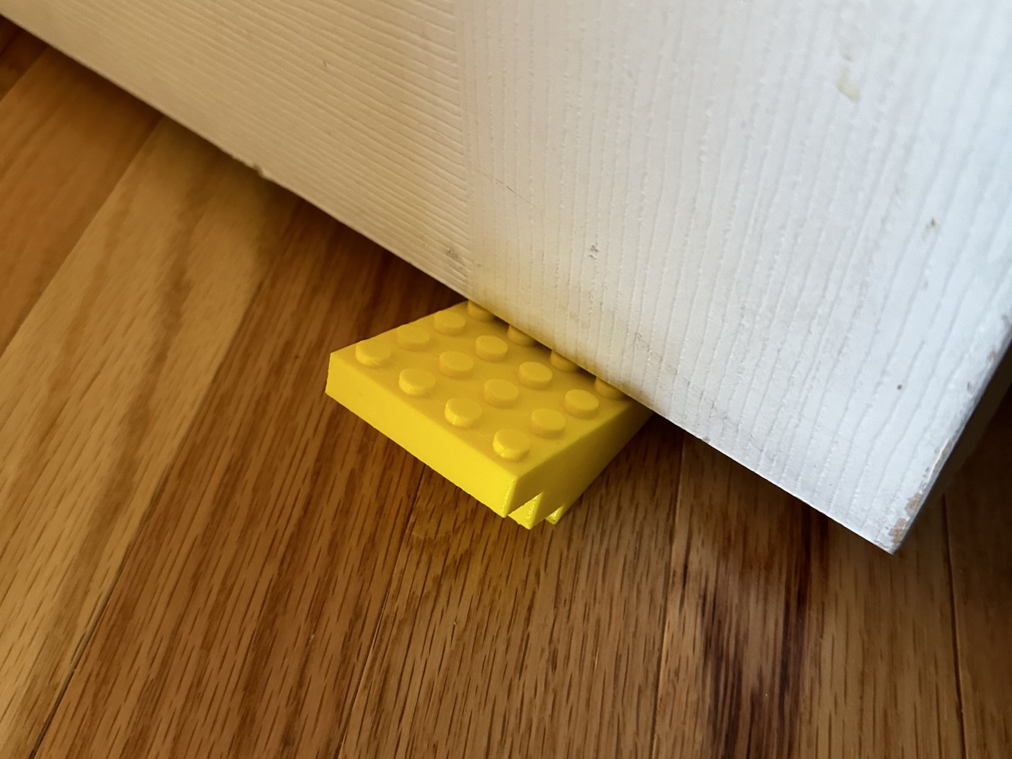 Giá đỡ cửa hình khối xây đang tan chảy