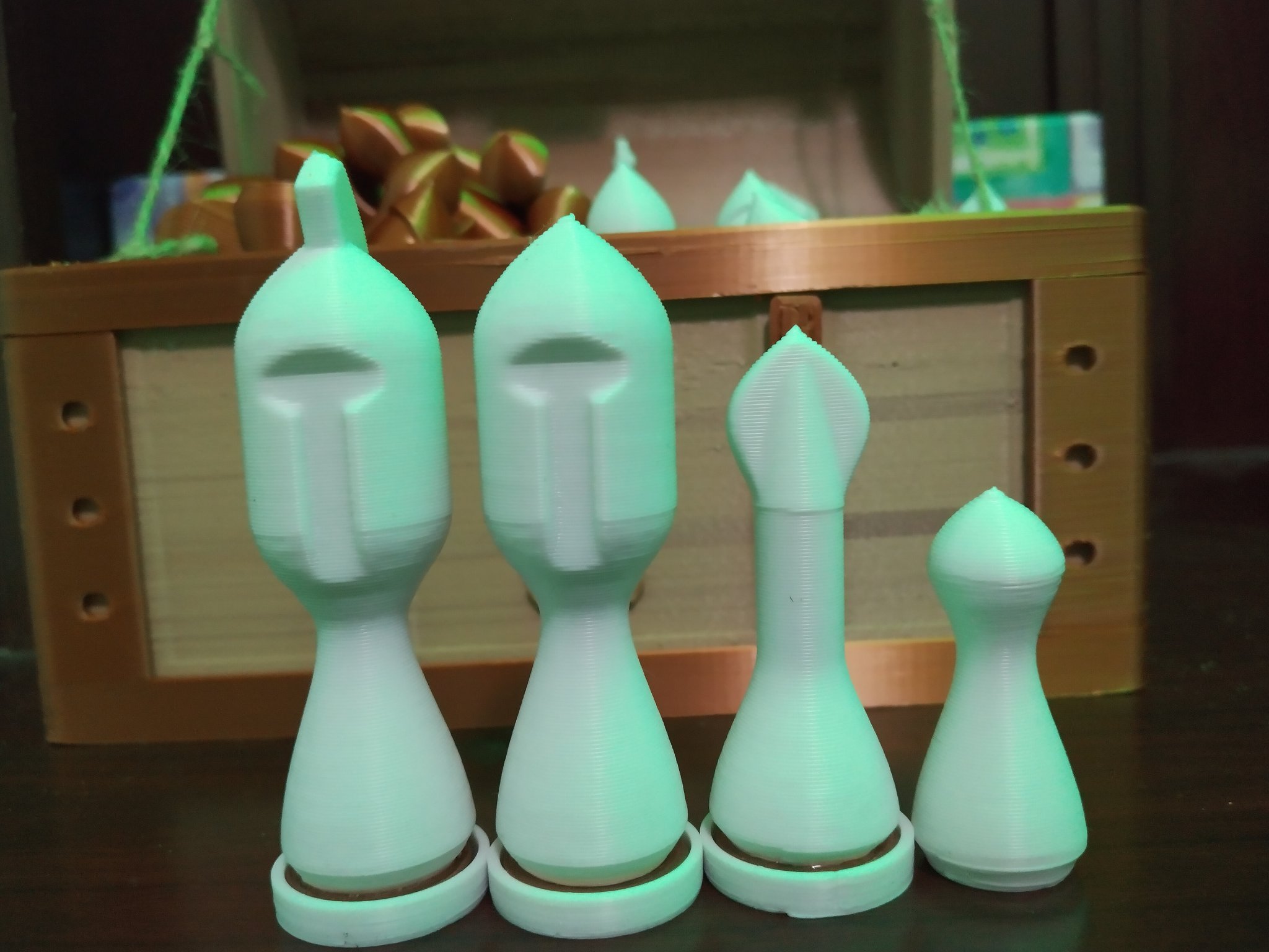 Mở rộng cờ vua Courier-Spiel với các nhân vật mới