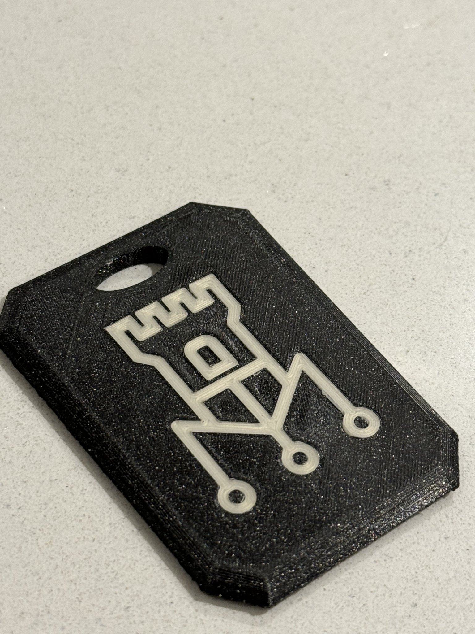 Móc khóa Tonbridge MakerSpace với logo độc đáo