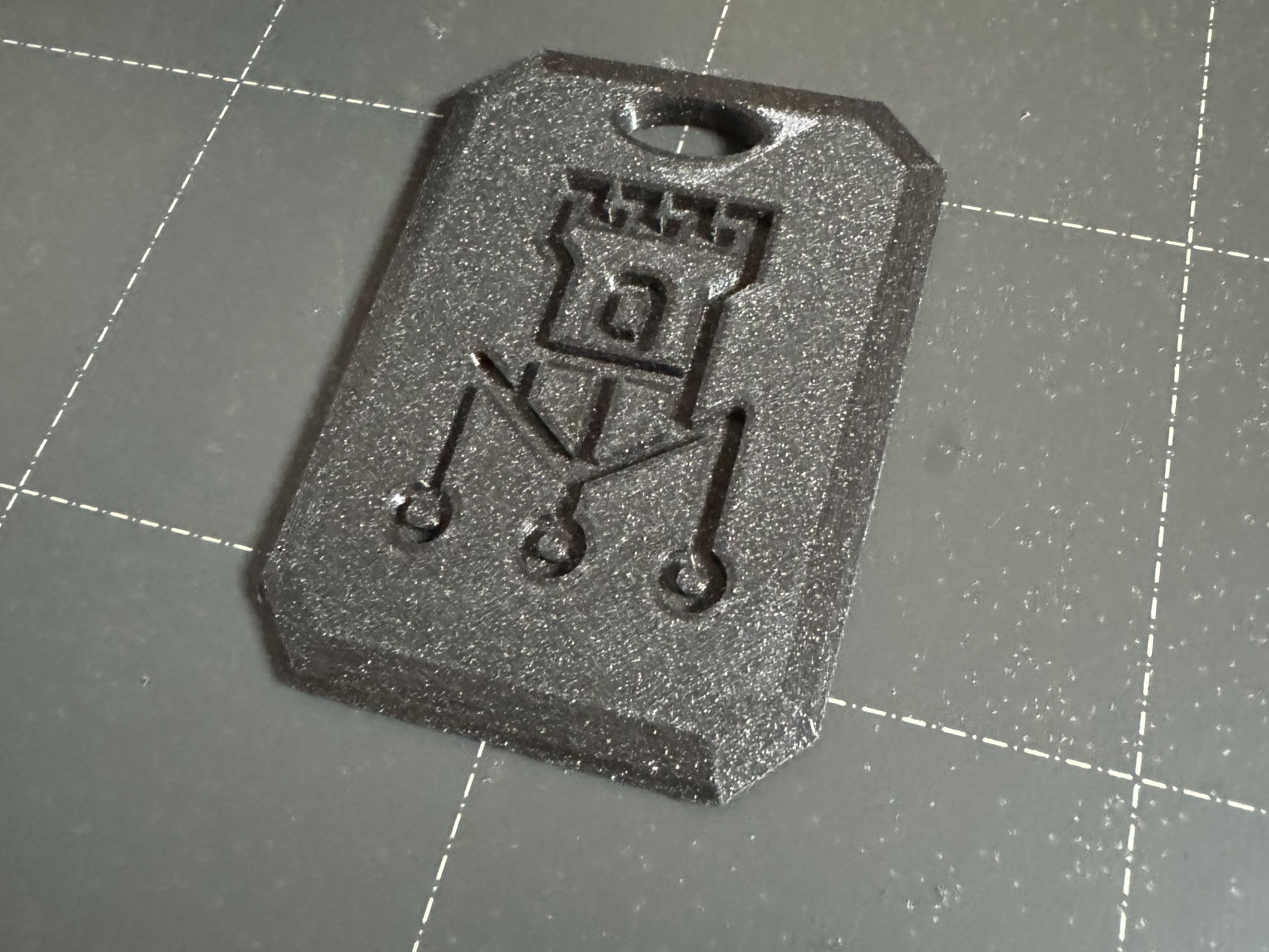 Móc khóa Tonbridge MakerSpace với logo độc đáo