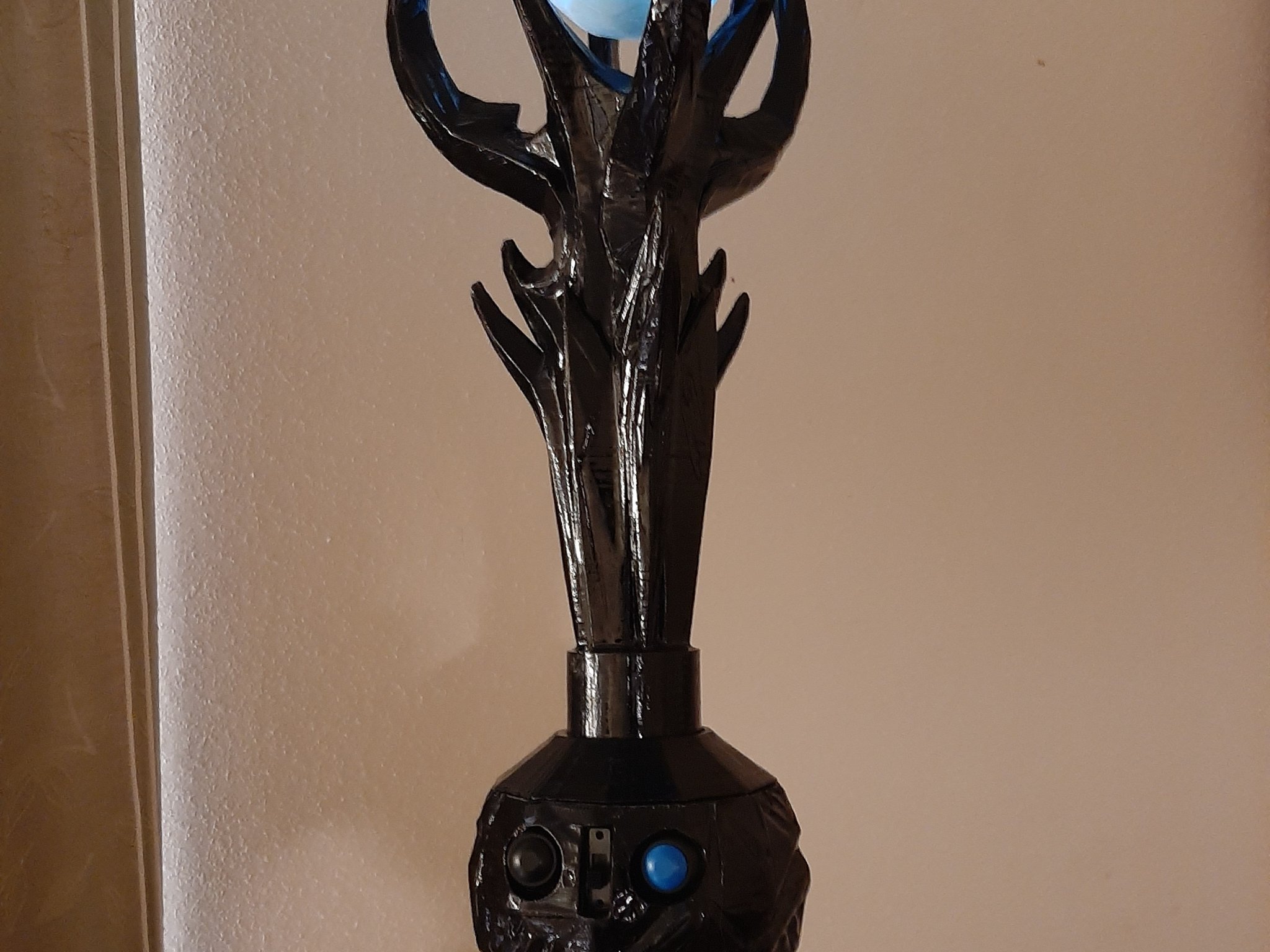 Gậy của Magnus trong Skyrim bằng PVC cải tiến