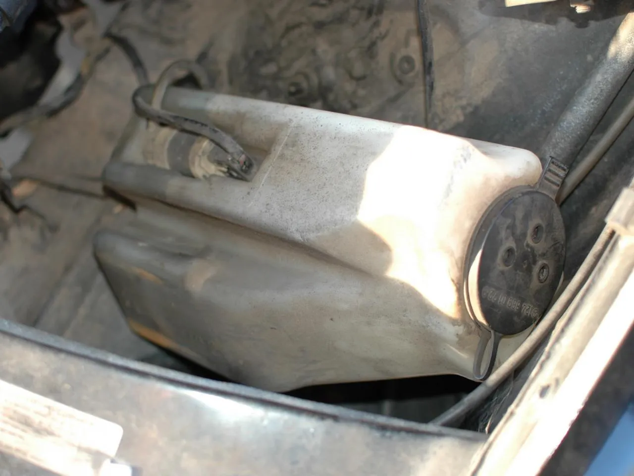 Bịt cho máy bơm rửa kính Mercedes Benz W123 300D