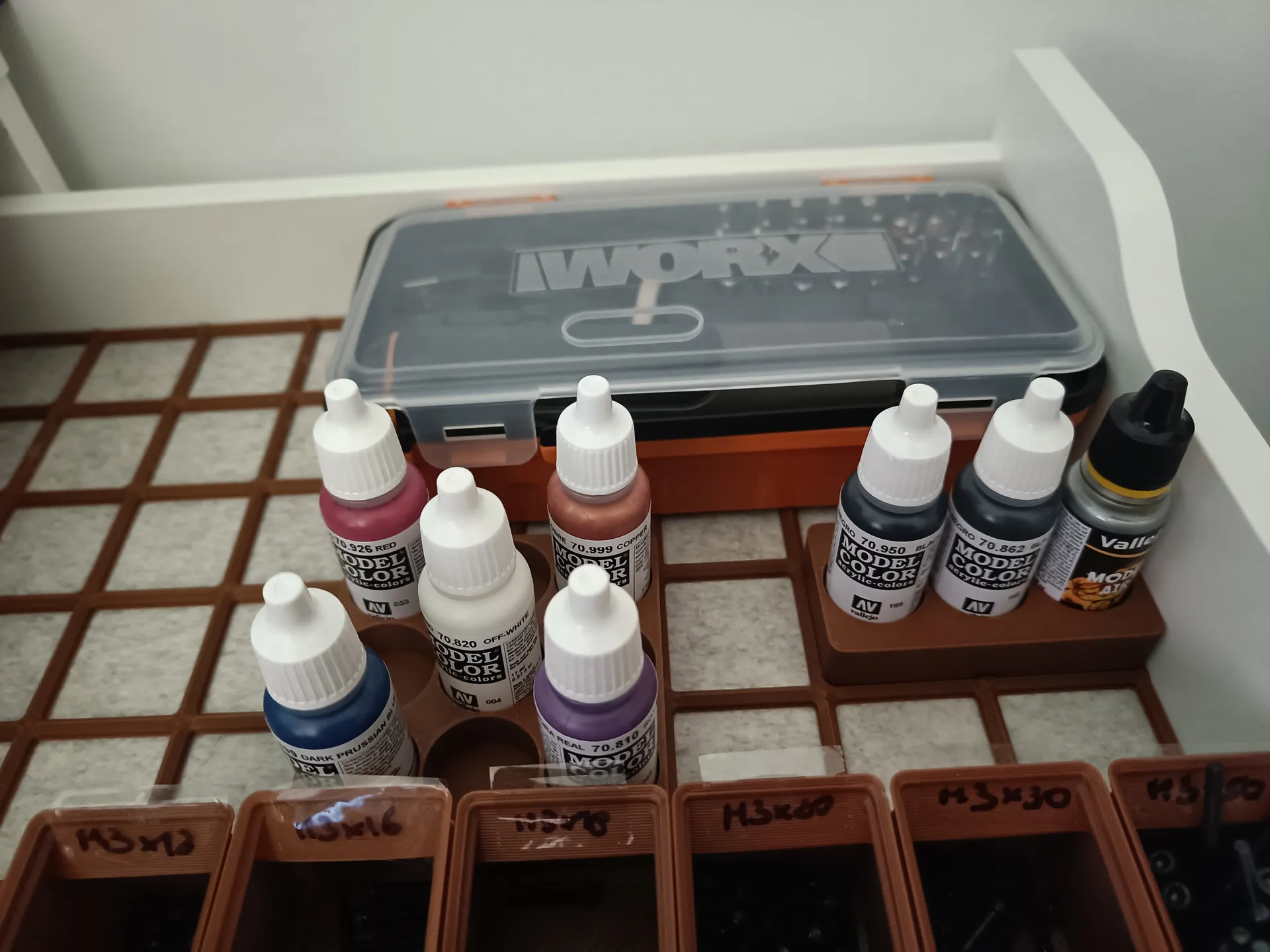 Giá đỡ chai màu Vallejo 17ml cho tổ chức tiện lợi