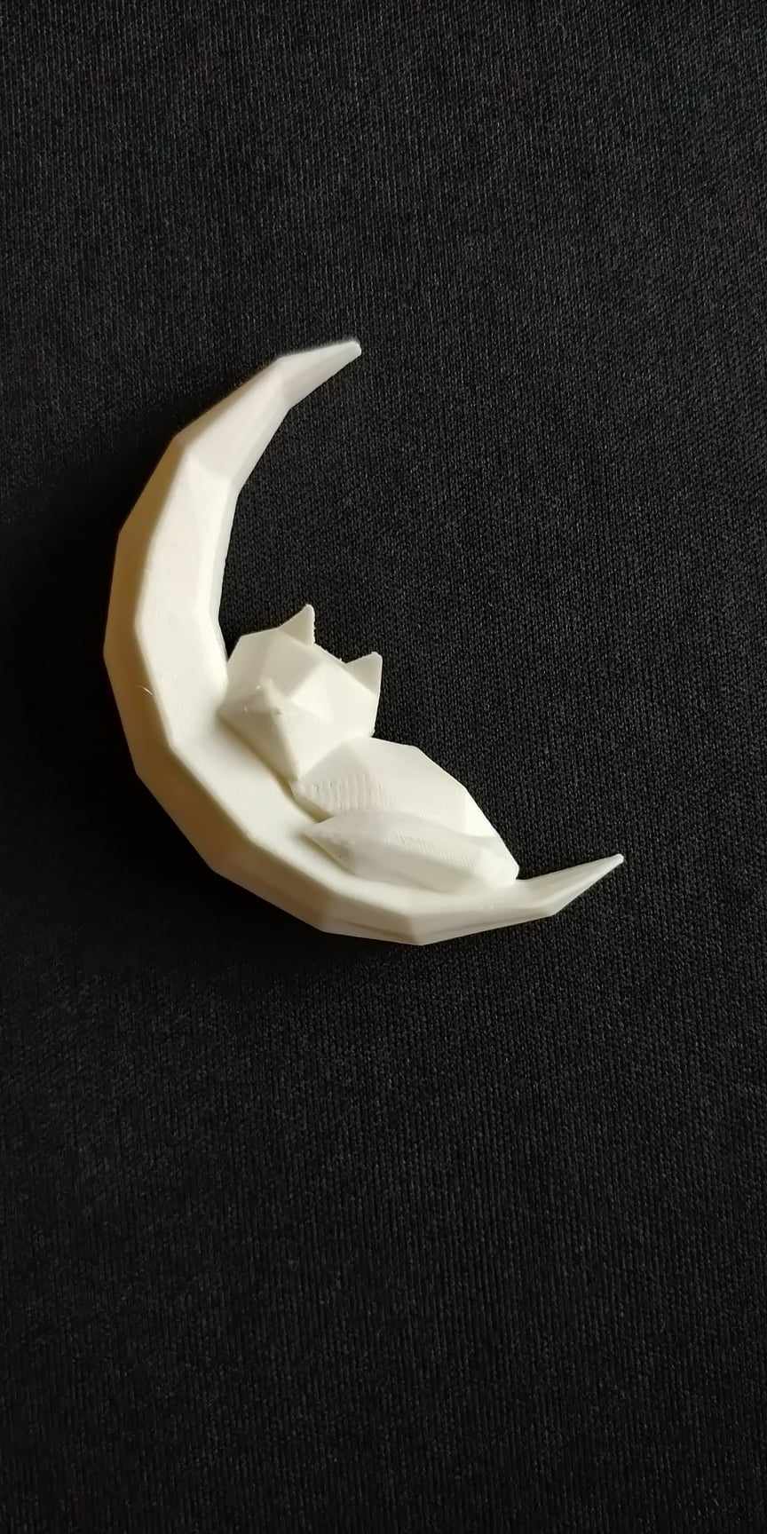 Tác phẩm cáo ngủ trên mặt trăng với phong cách low poly