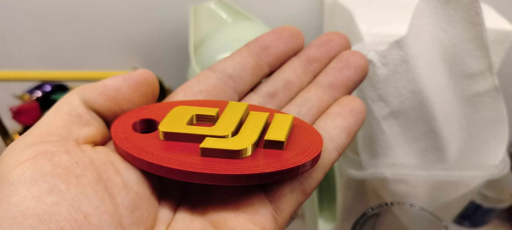 Móc khóa logo DJI cho ba lô và phụ kiện drone