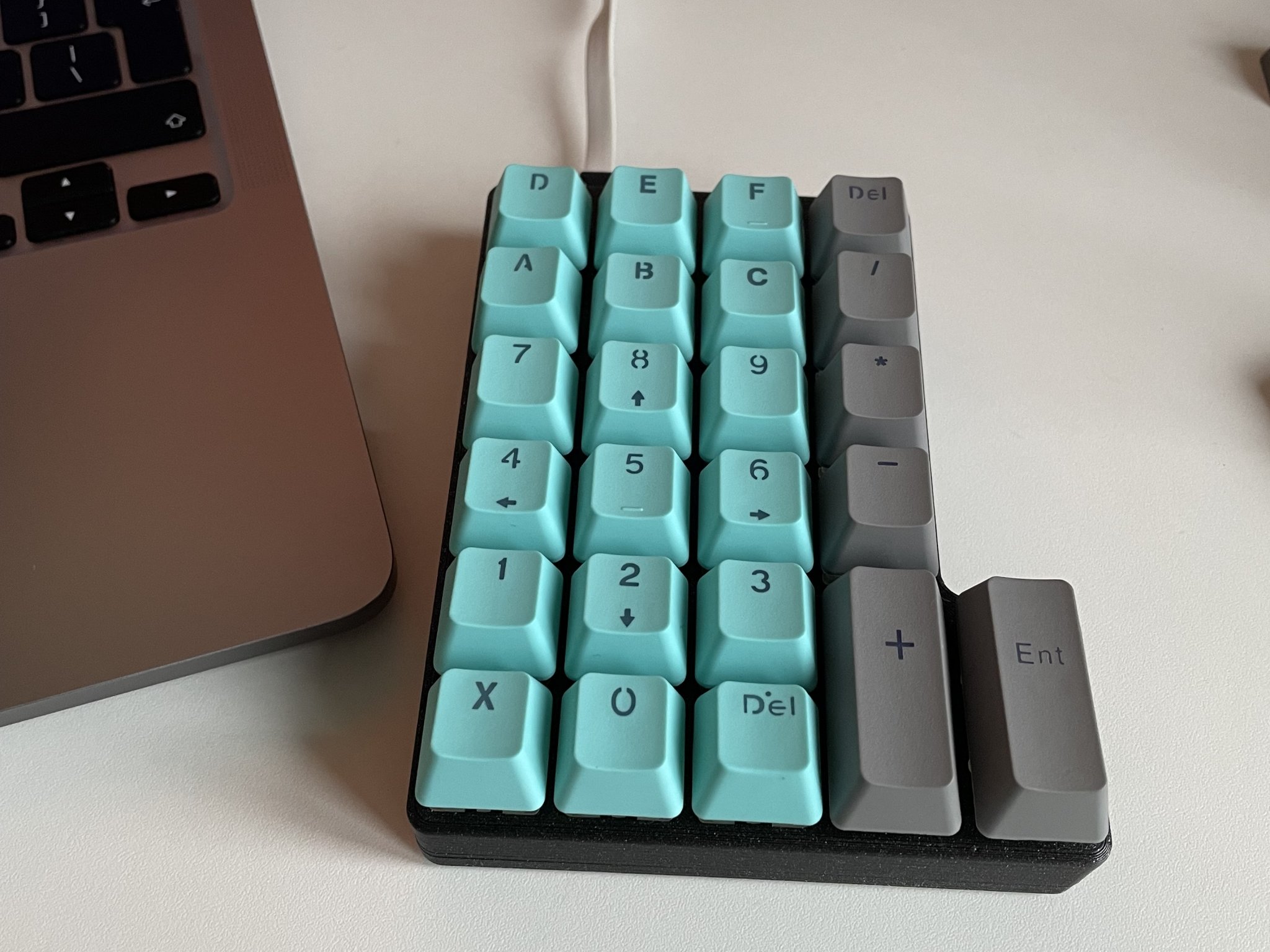 Bàn phím thập lục phân HEXPad với 24 phím cơ khí