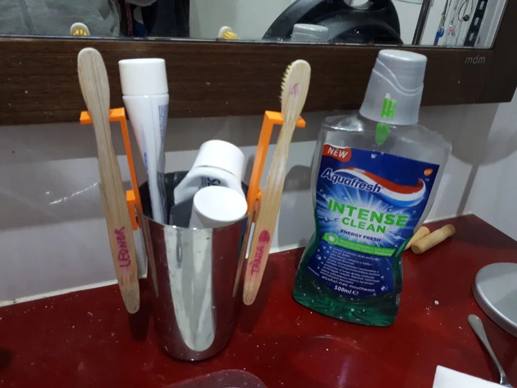 Giá đỡ bàn chải đánh răng bằng tre