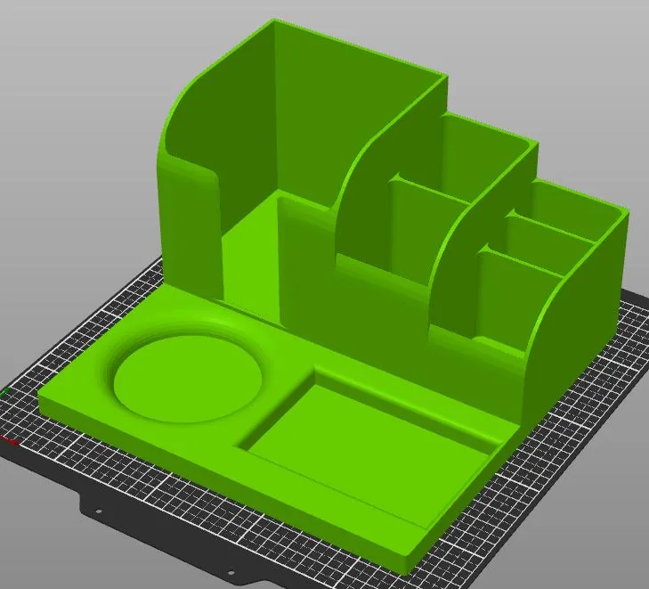 Giá đỡ bút và đồ dùng văn phòng trên bàn làm việc