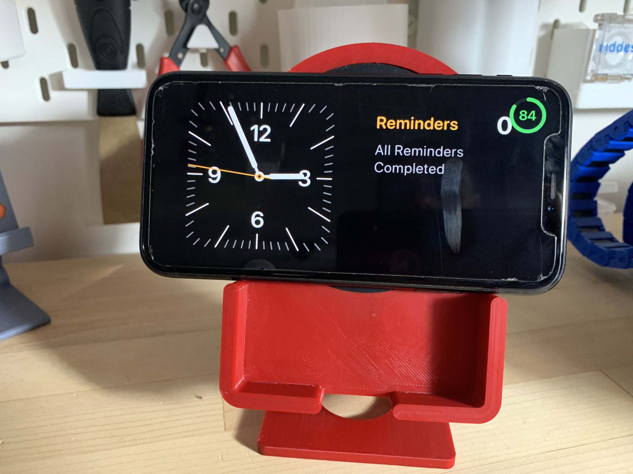 Giá đỡ sạc không dây cho điện thoại với chế độ chờ IOS 17