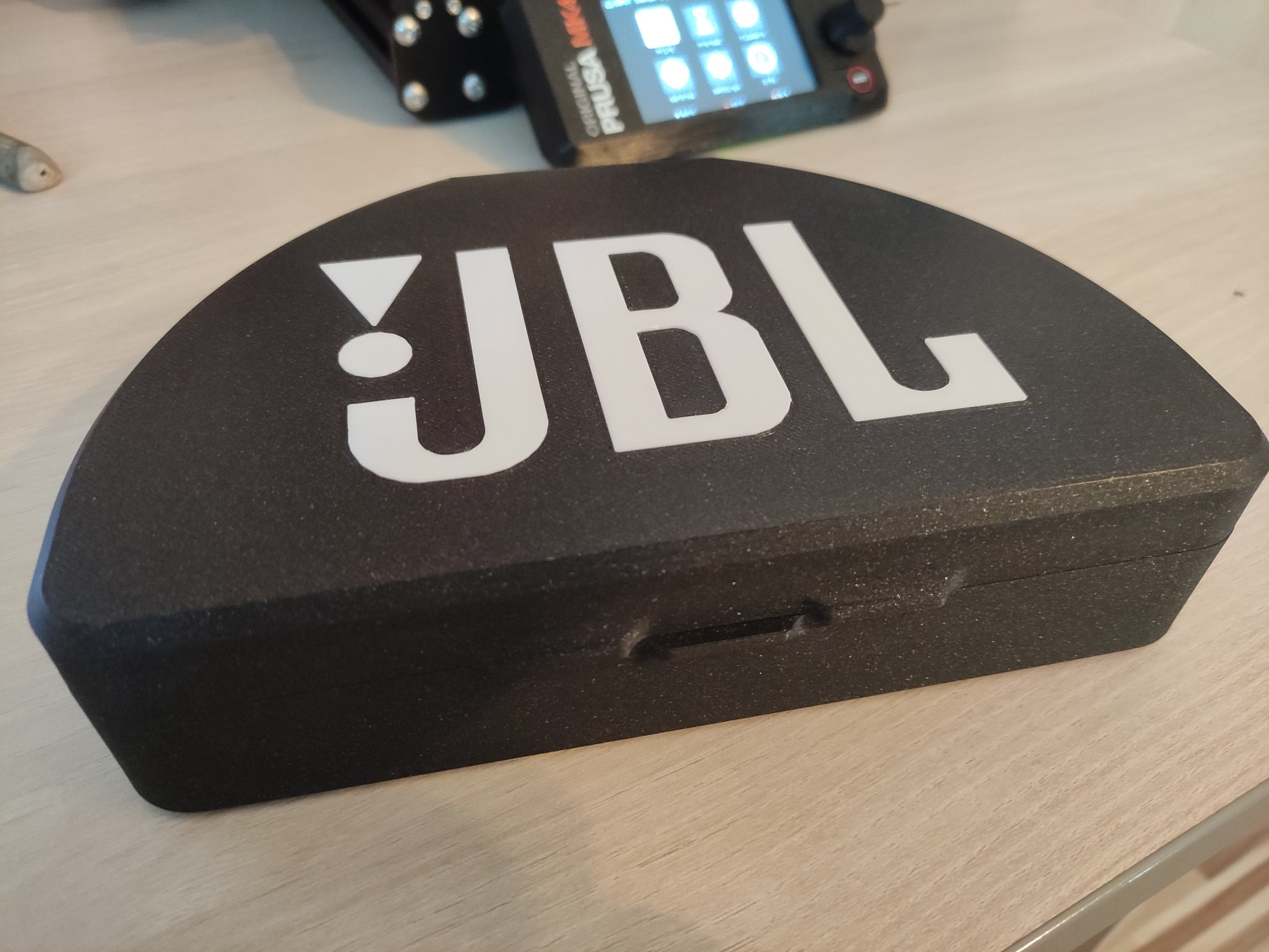 Hộp đựng tai nghe JBL Tune 670NC đã chỉnh sửa