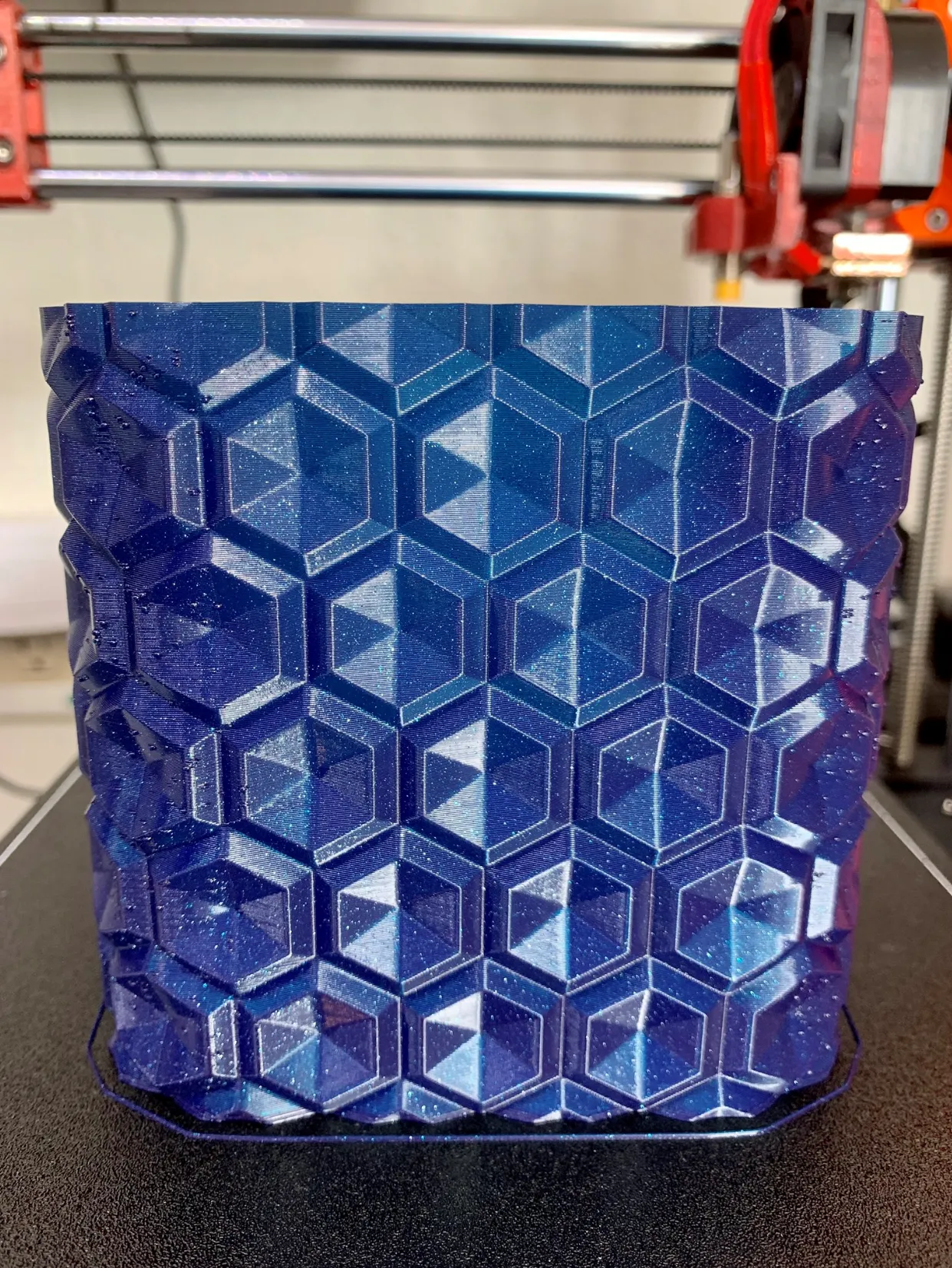 Bình hoa MESMER in chế độ bóng loáng hoặc lấp lánh