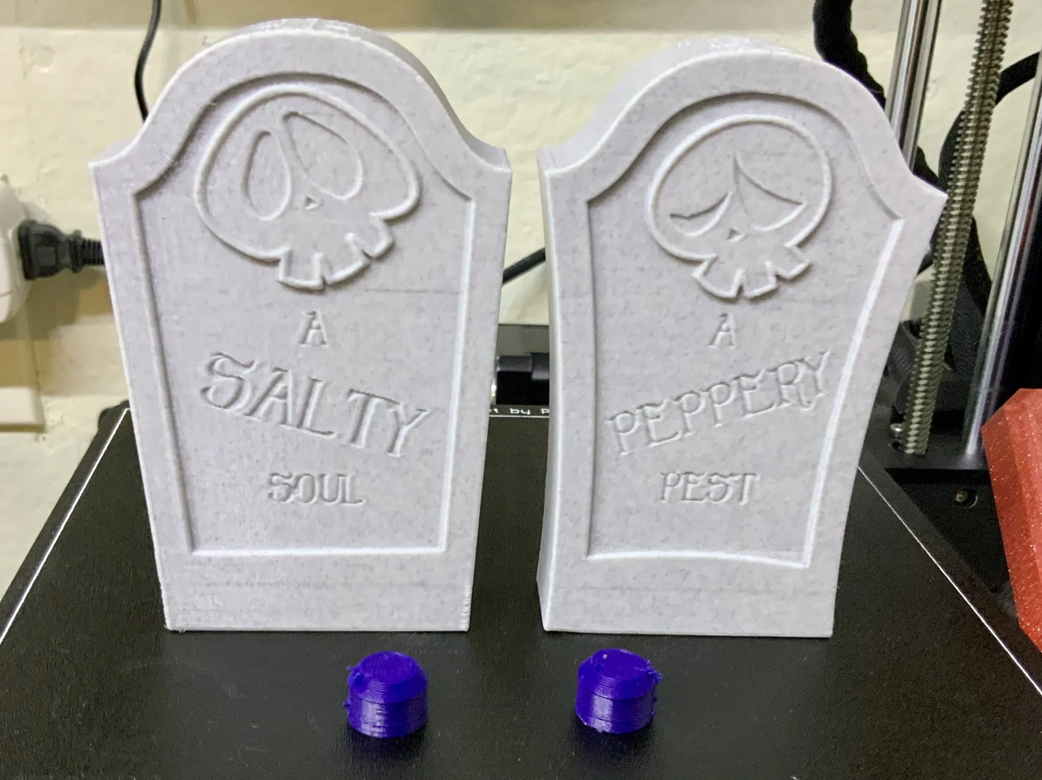 Đồ trang trí muối và tiêu Halloween vui nhộn