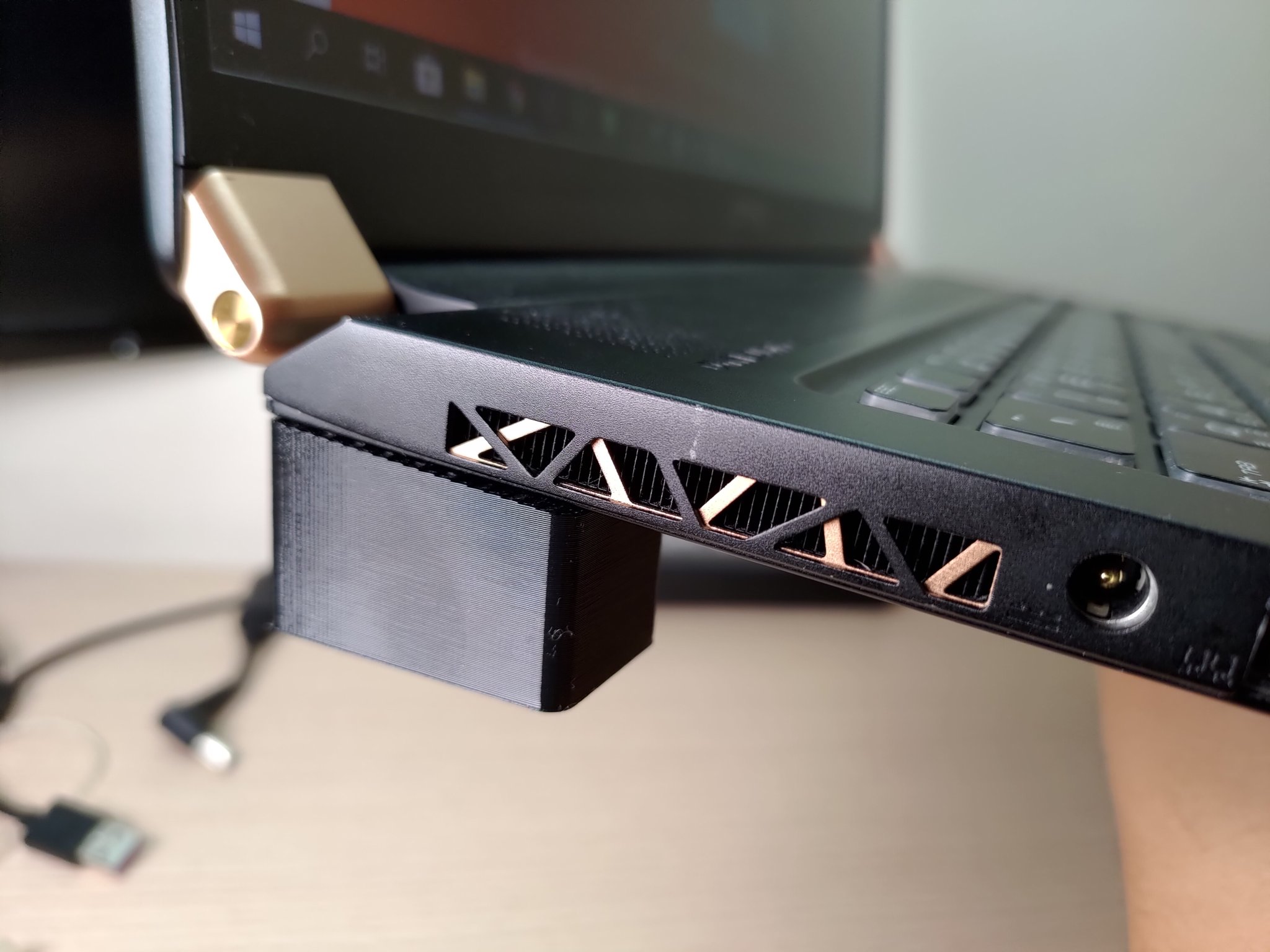 Giá đỡ MSI GS75 cho hiệu suất làm mát tốt hơn và bàn phím ngh...